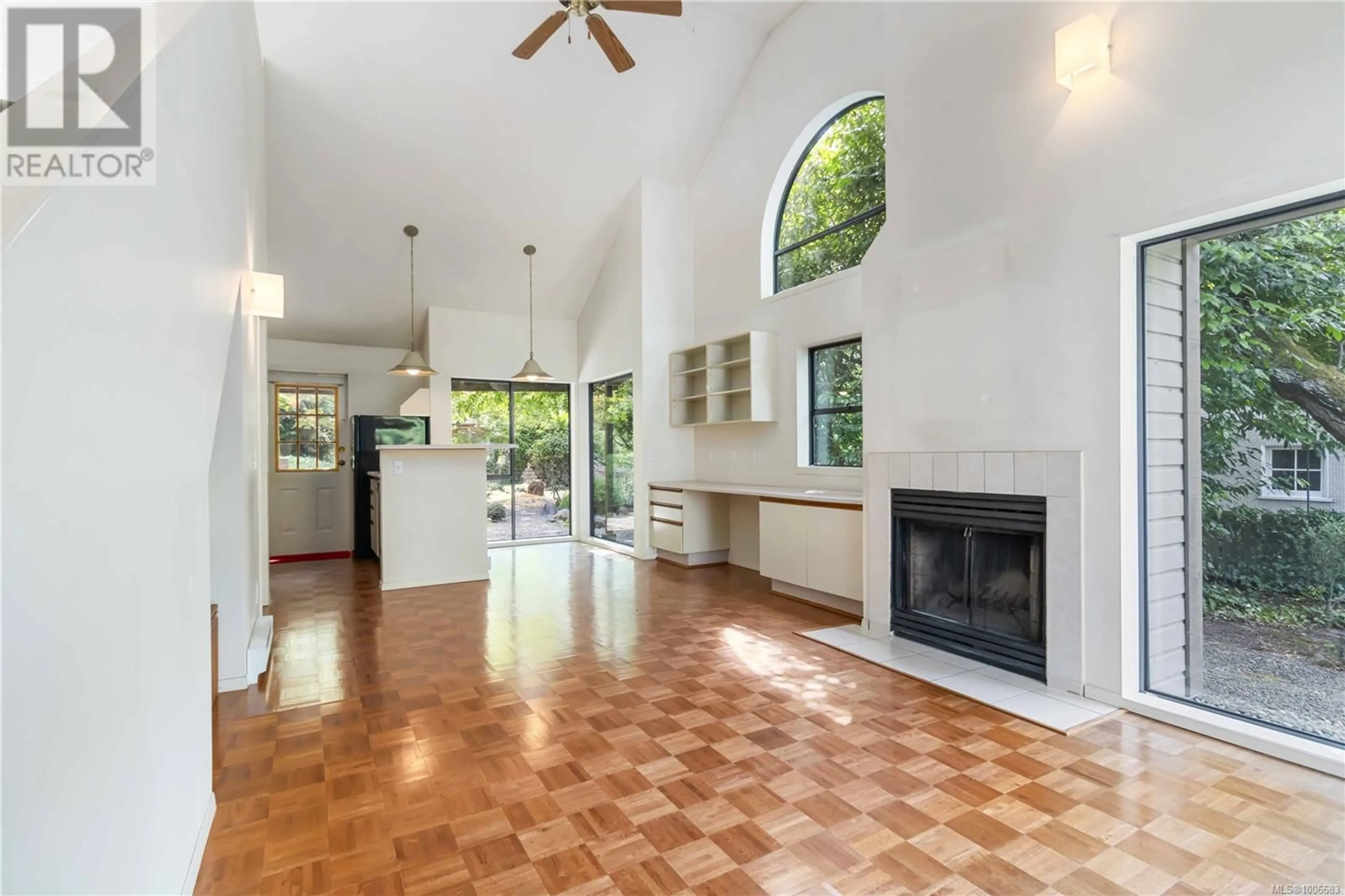 Indoor foyer for 2087 BYRON STREET, Oak Bay British Columbia V8R1L8