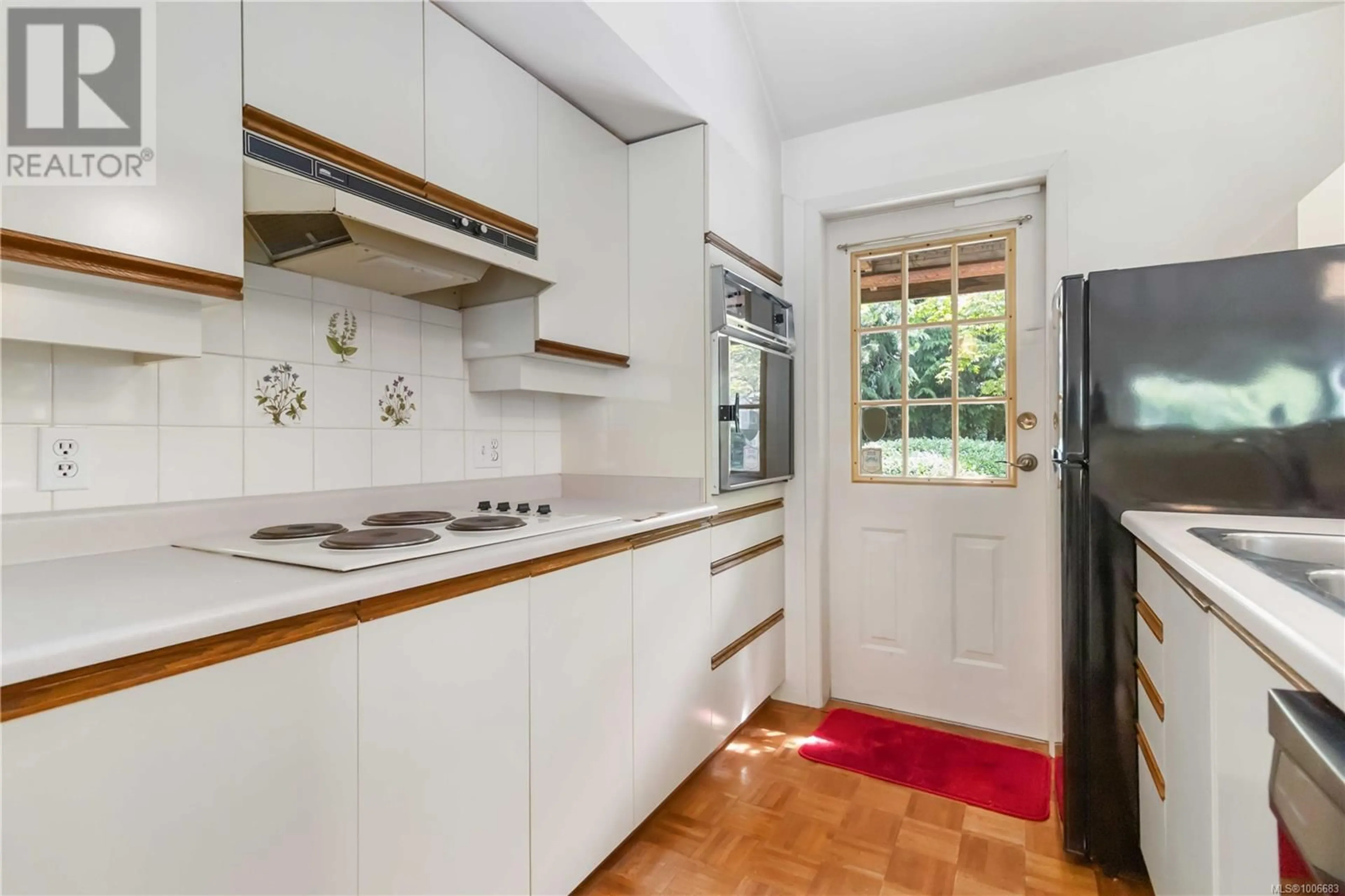 Standard kitchen, unknown for 2087 BYRON STREET, Oak Bay British Columbia V8R1L8