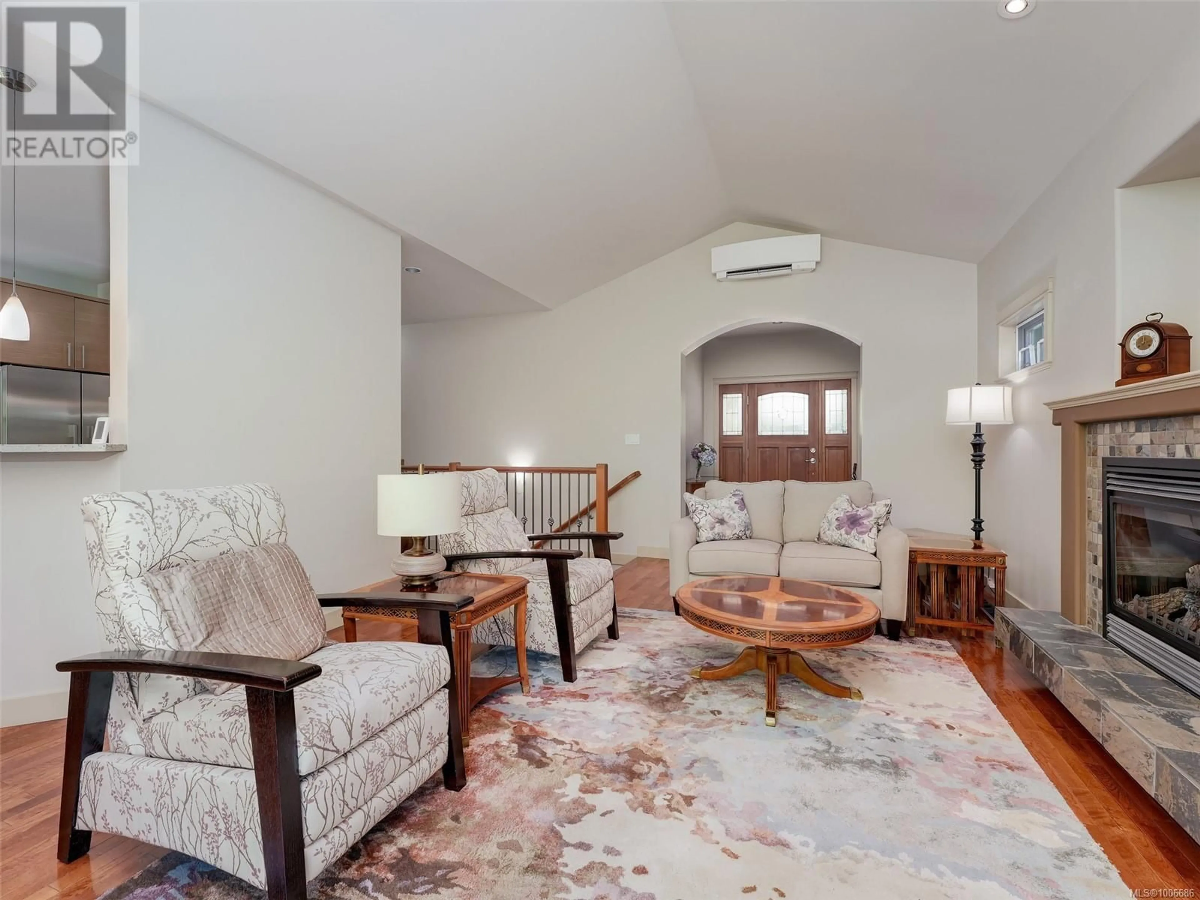 Living room with furniture, unknown for 9 - 3957 SOUTH VALLEY DRIVE, Saanich British Columbia V8Z7Z1