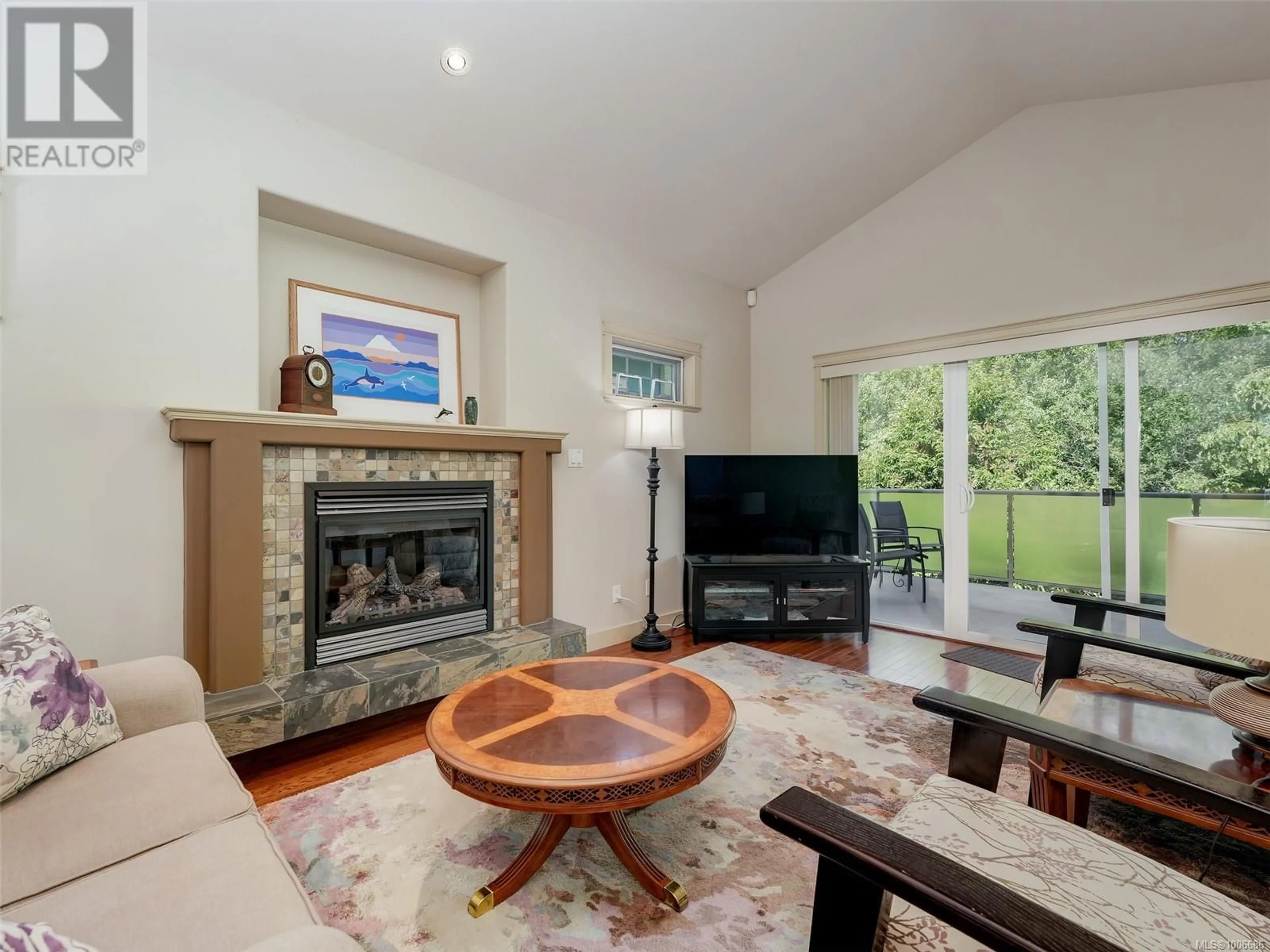 Living room with furniture, unknown for 9 - 3957 SOUTH VALLEY DRIVE, Saanich British Columbia V8Z7Z1