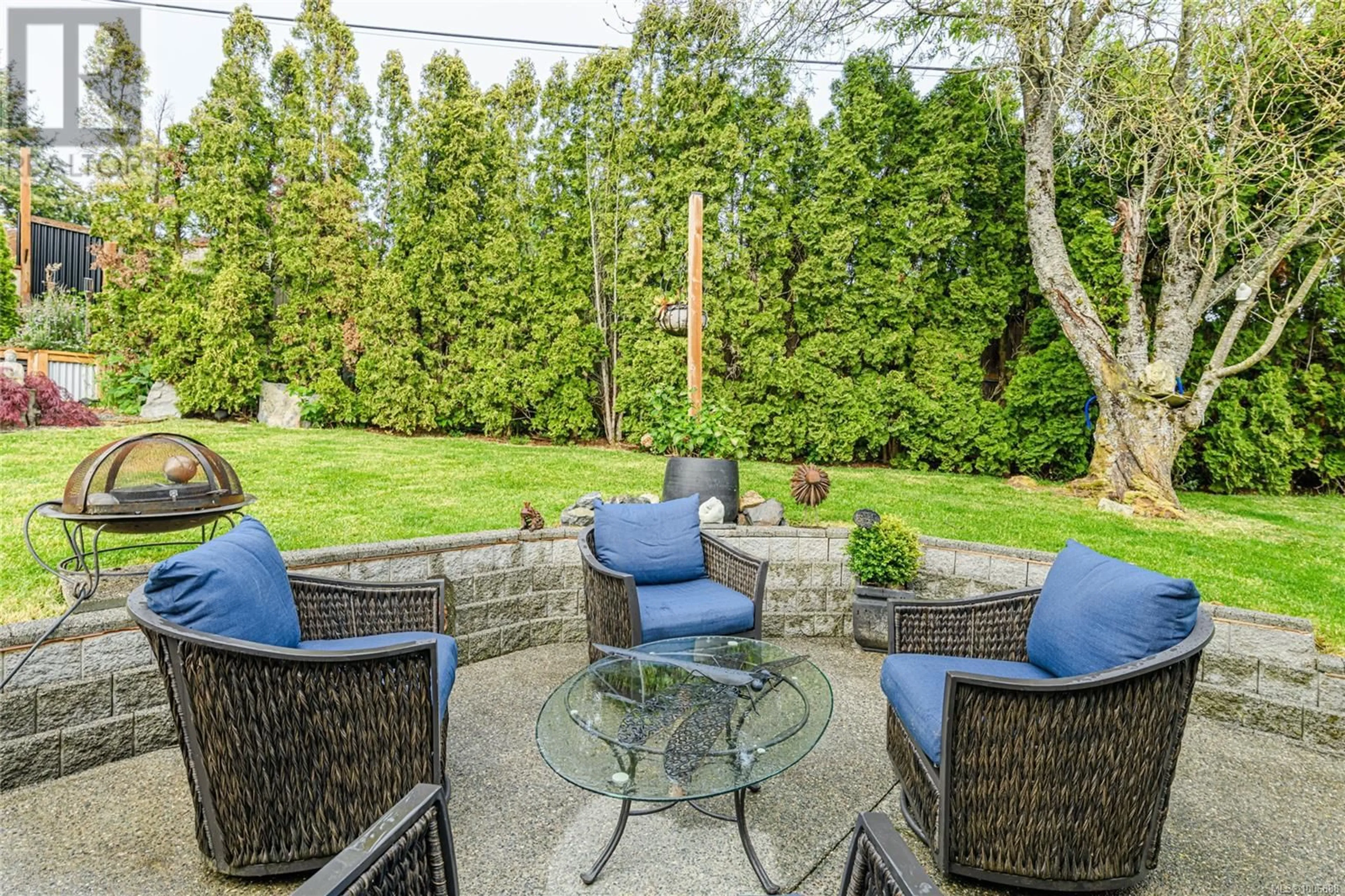 Patio, water/lake/river/ocean view for 870 PENDENE PLACE, Saanich British Columbia V8X3A1