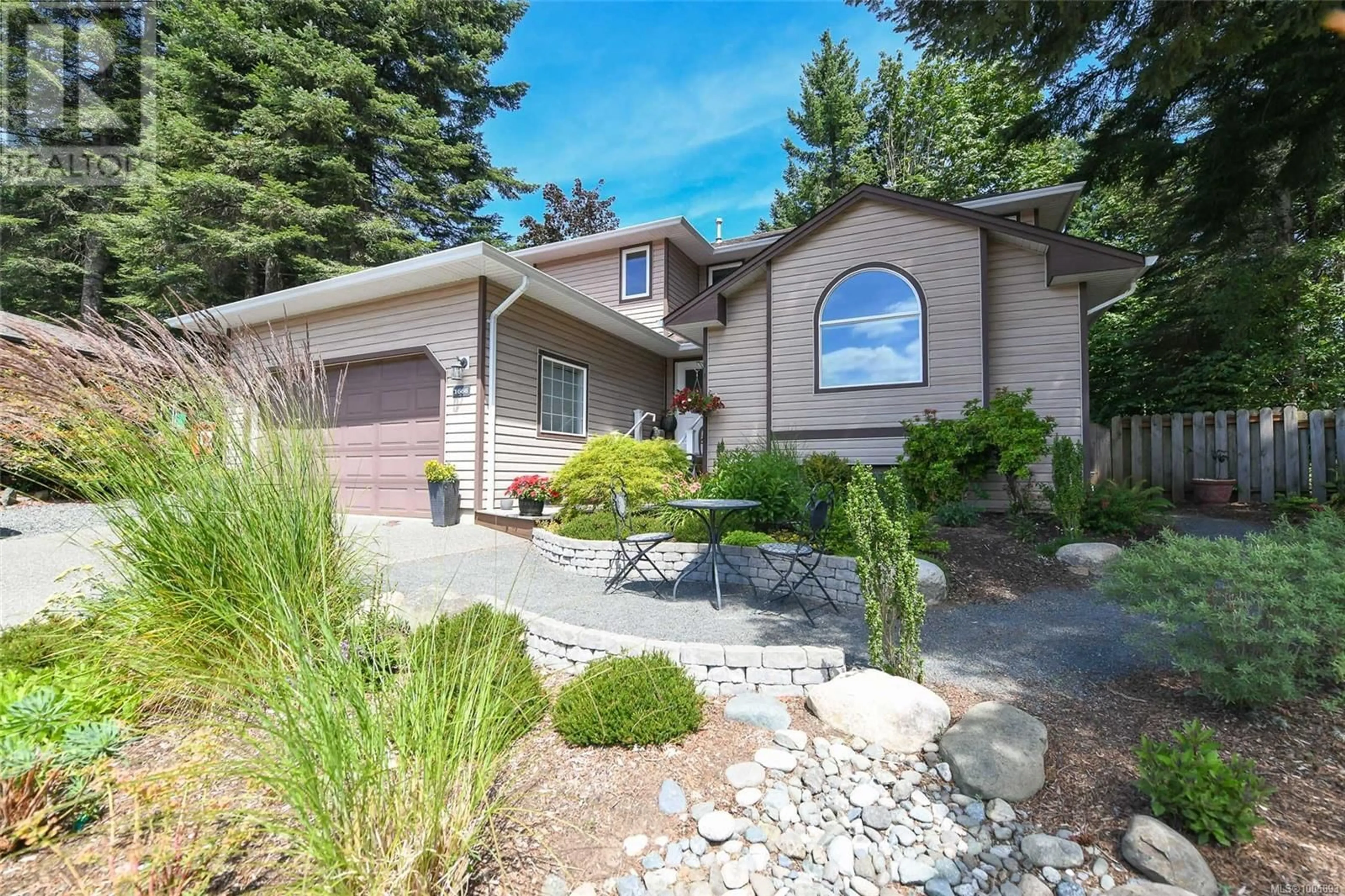 Home with vinyl exterior material, street for 1666 SITKA AVENUE, Courtenay British Columbia V9N8W8