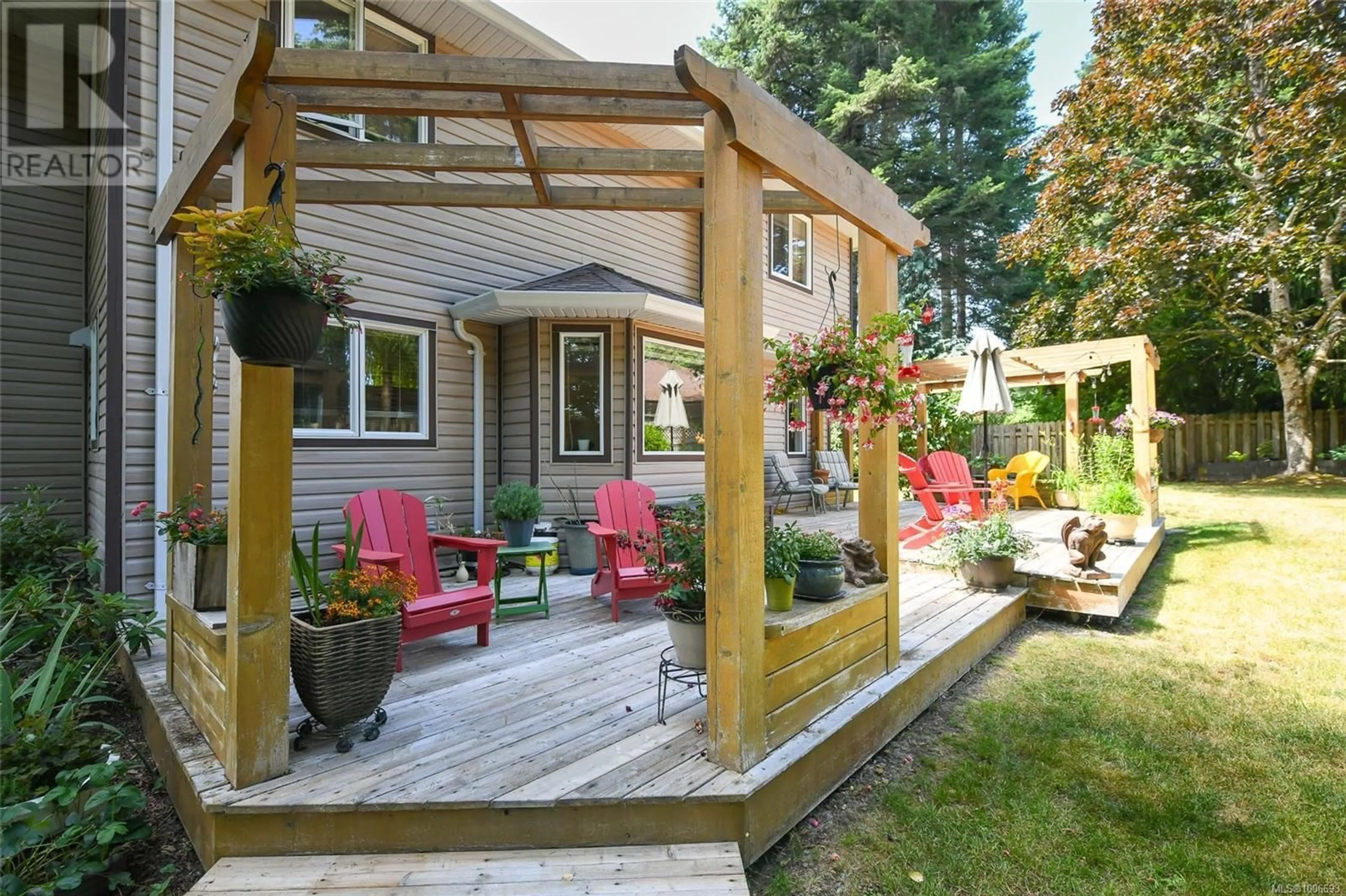 Patio, street for 1666 SITKA AVENUE, Courtenay British Columbia V9N8W8