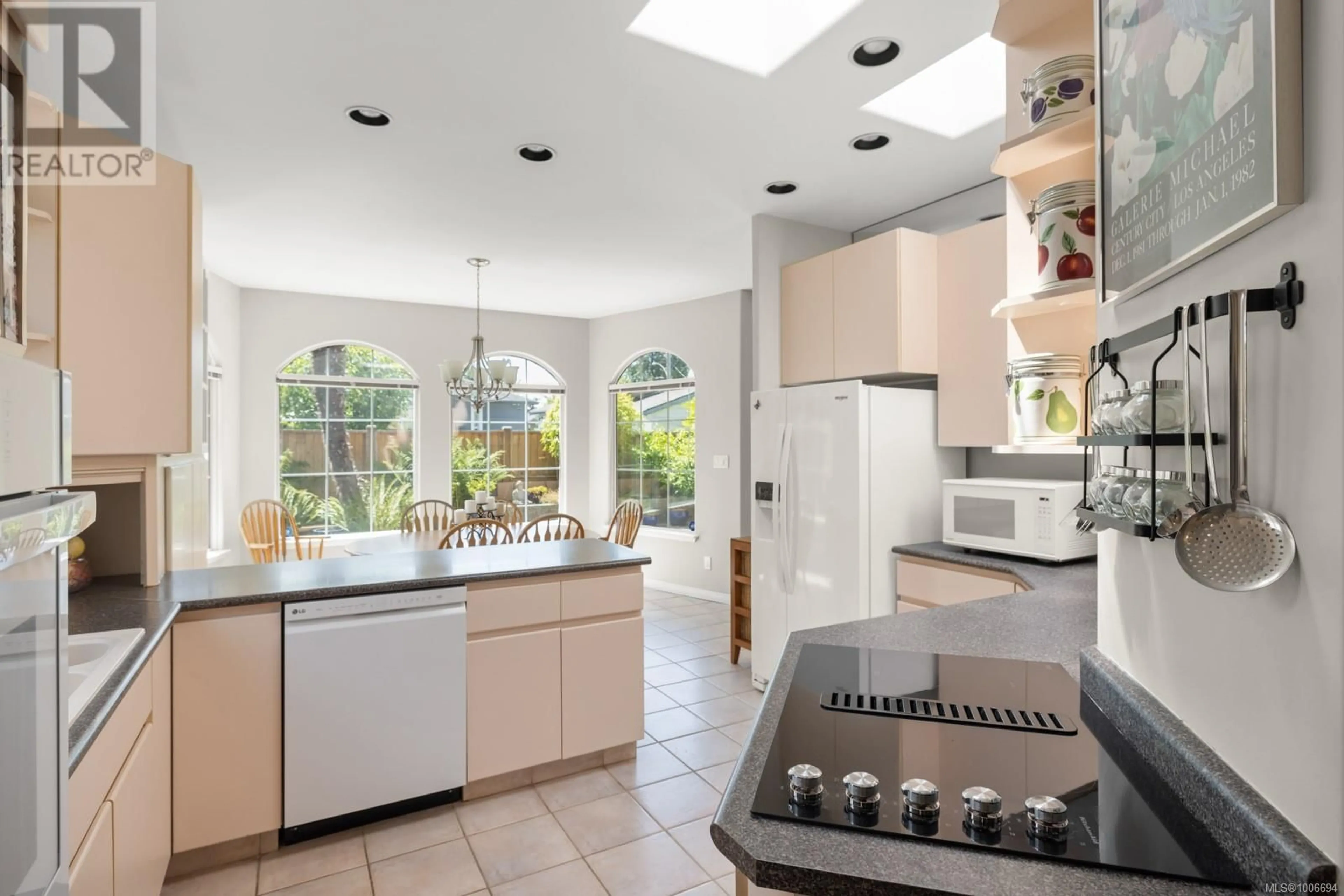 Open concept kitchen, ceramic/tile floor for 2371 LOVELL AVENUE, Sidney British Columbia V8L2J5