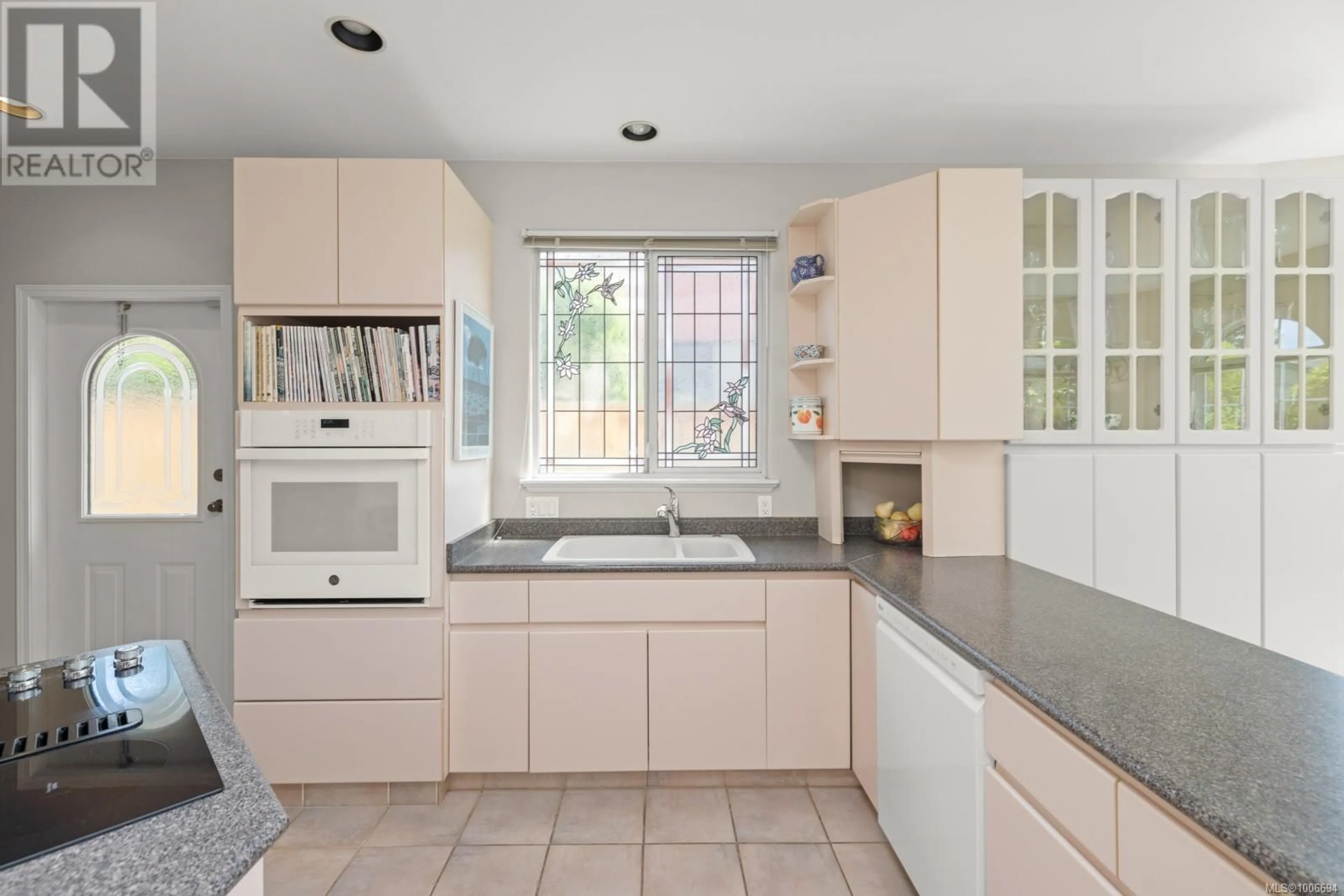 Standard kitchen, ceramic/tile floor for 2371 LOVELL AVENUE, Sidney British Columbia V8L2J5