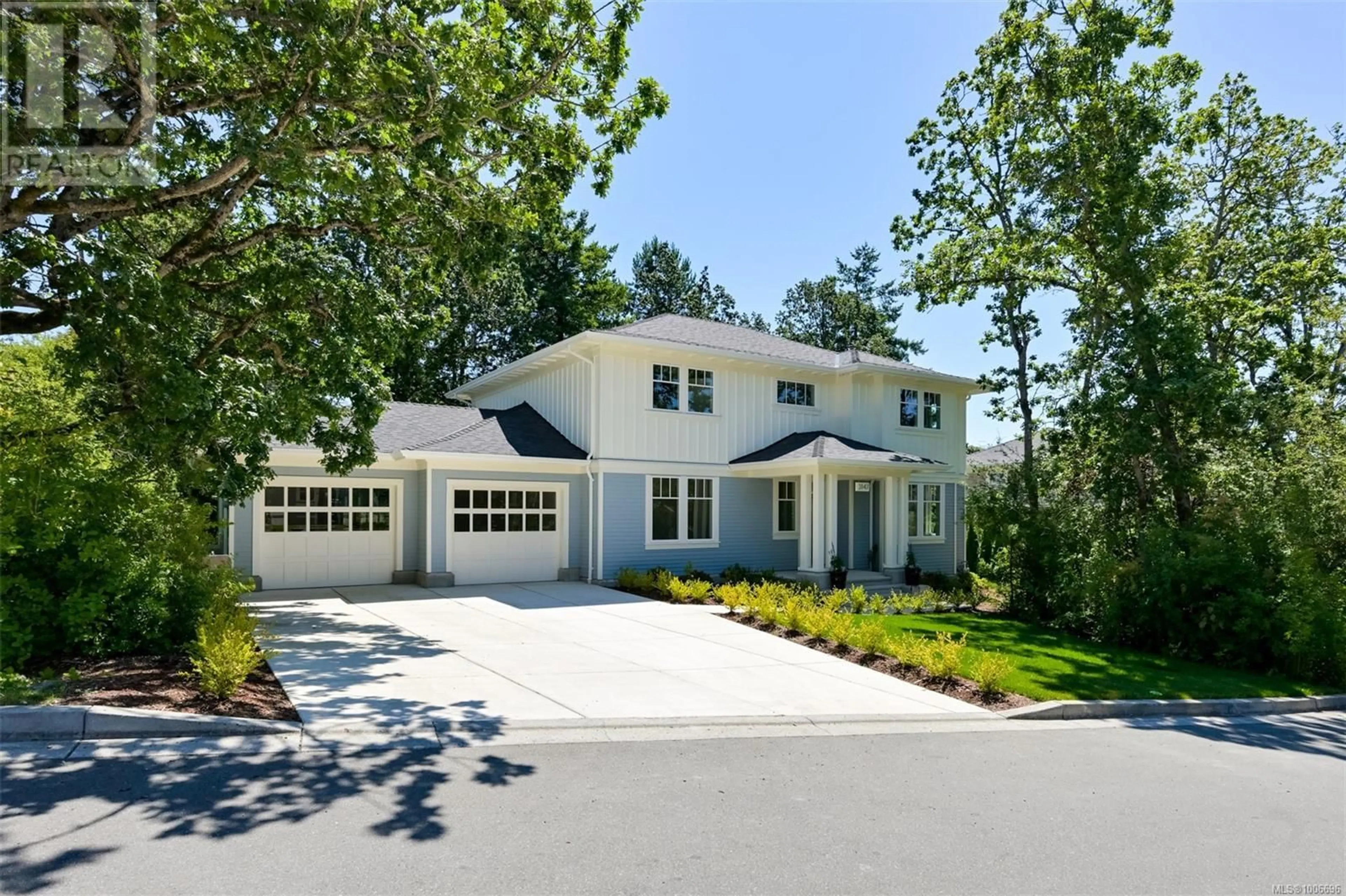 Home with vinyl exterior material, street for 3147 BOWKETT PLACE, Saanich British Columbia V8Z1K9