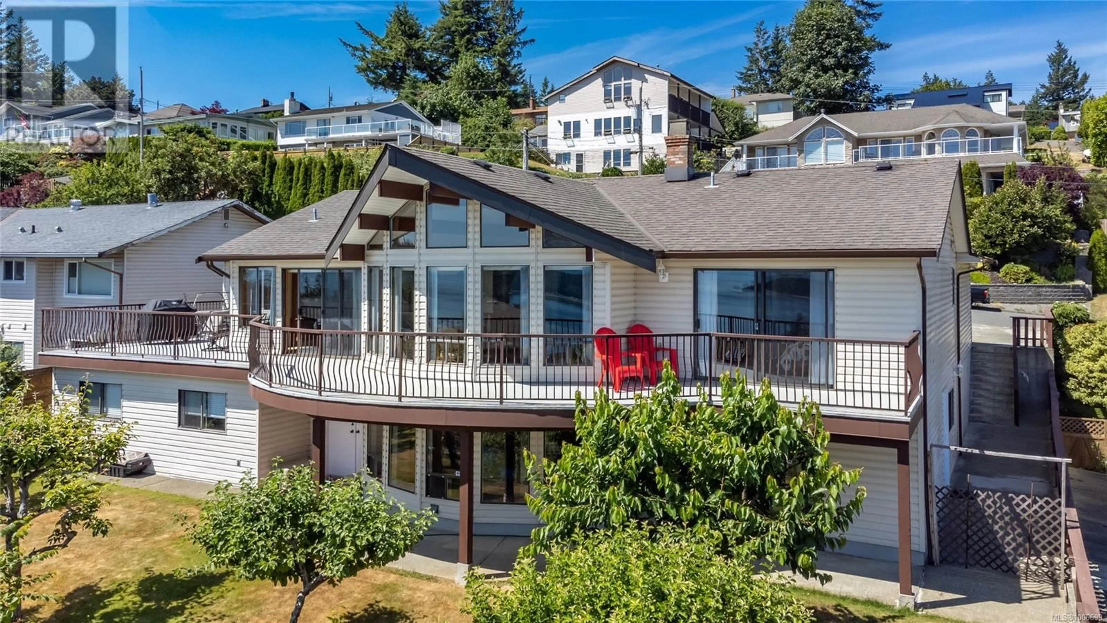 A pic from outside/outdoor area/front of a property/back of a property/a pic from drone, unknown for 241 MCLEAN STREET SOUTH, Campbell River British Columbia V9W2L7