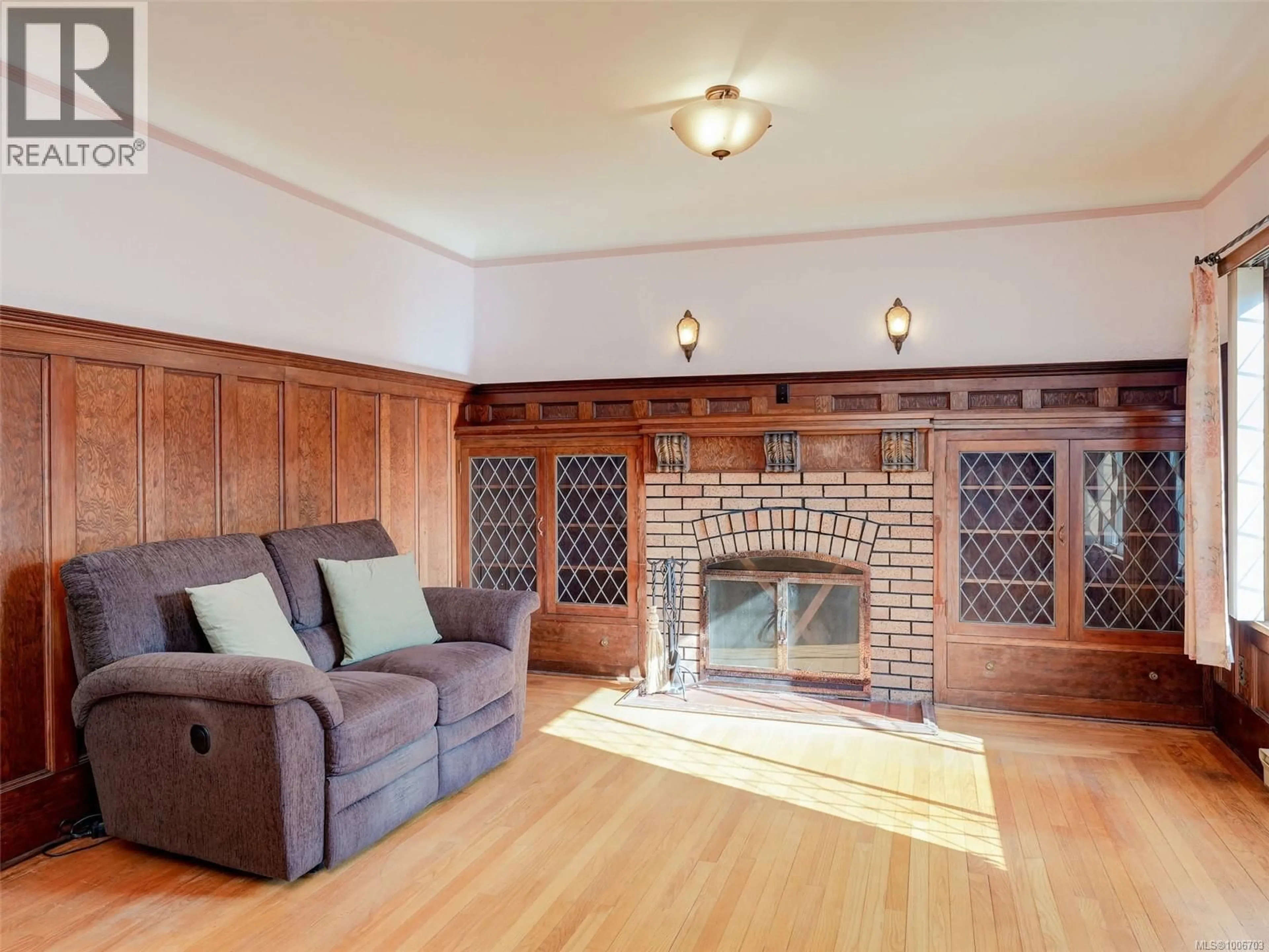 Living room with furniture, unknown for 3908 ASCOT DRIVE, Saanich British Columbia V8P3S1