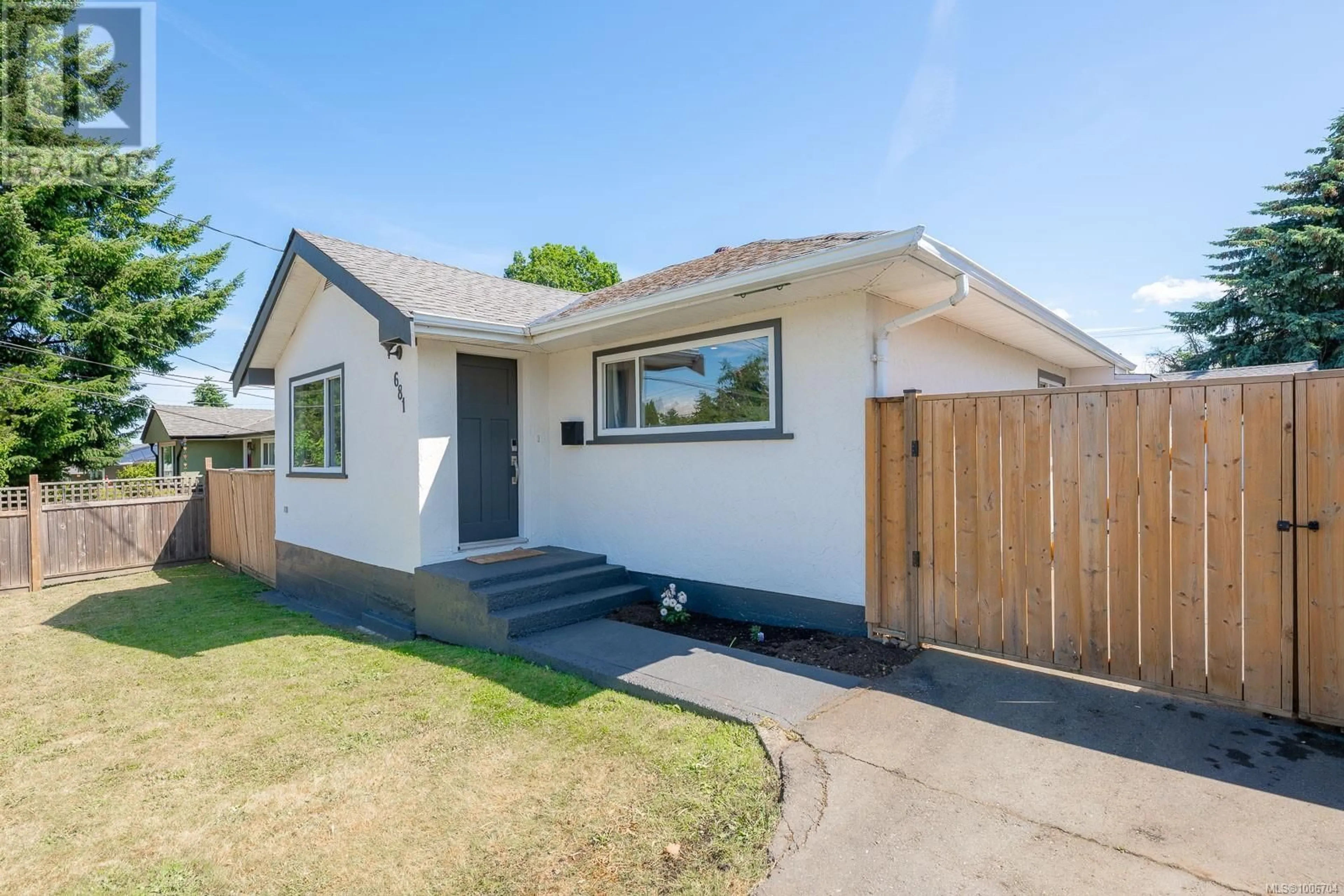 A pic from outside/outdoor area/front of a property/back of a property/a pic from drone, street for 681 CHELSEA STREET, Nanaimo British Columbia V9S1X9
