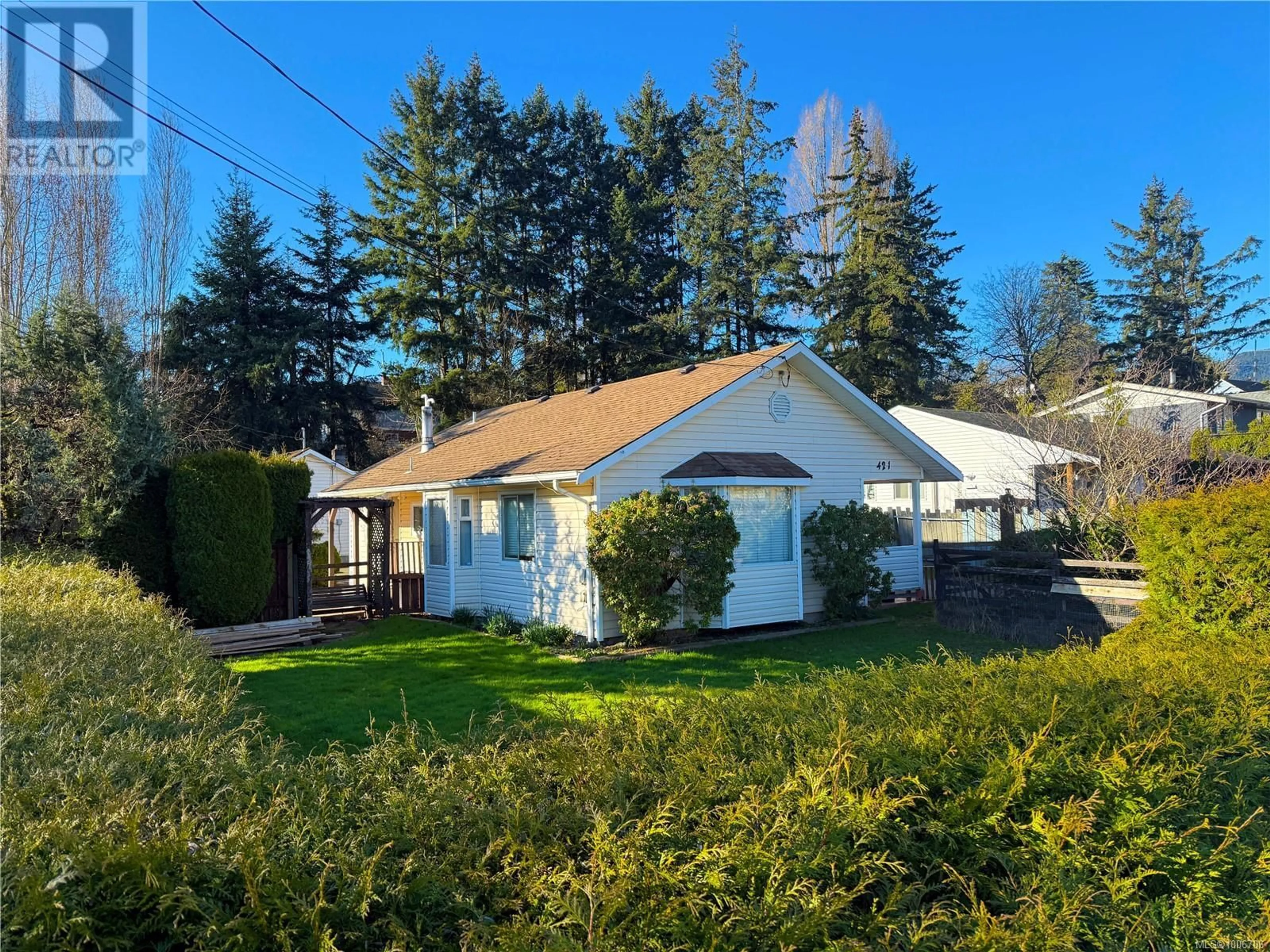 A pic from outside/outdoor area/front of a property/back of a property/a pic from drone, street for 421 THIRD STREET, Nanaimo British Columbia V9R1W5