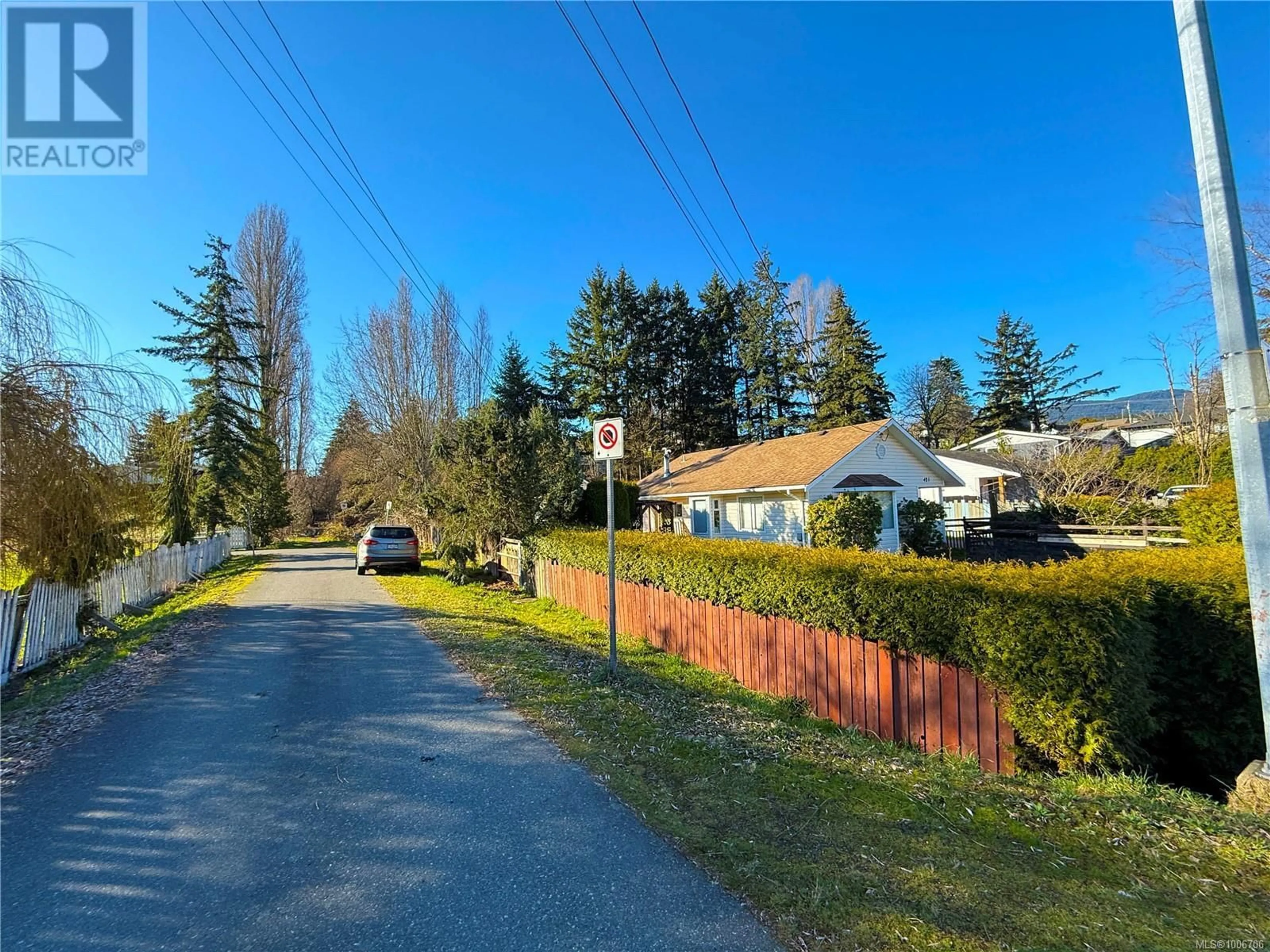 A pic from outside/outdoor area/front of a property/back of a property/a pic from drone, street for 421 THIRD STREET, Nanaimo British Columbia V9R1W5