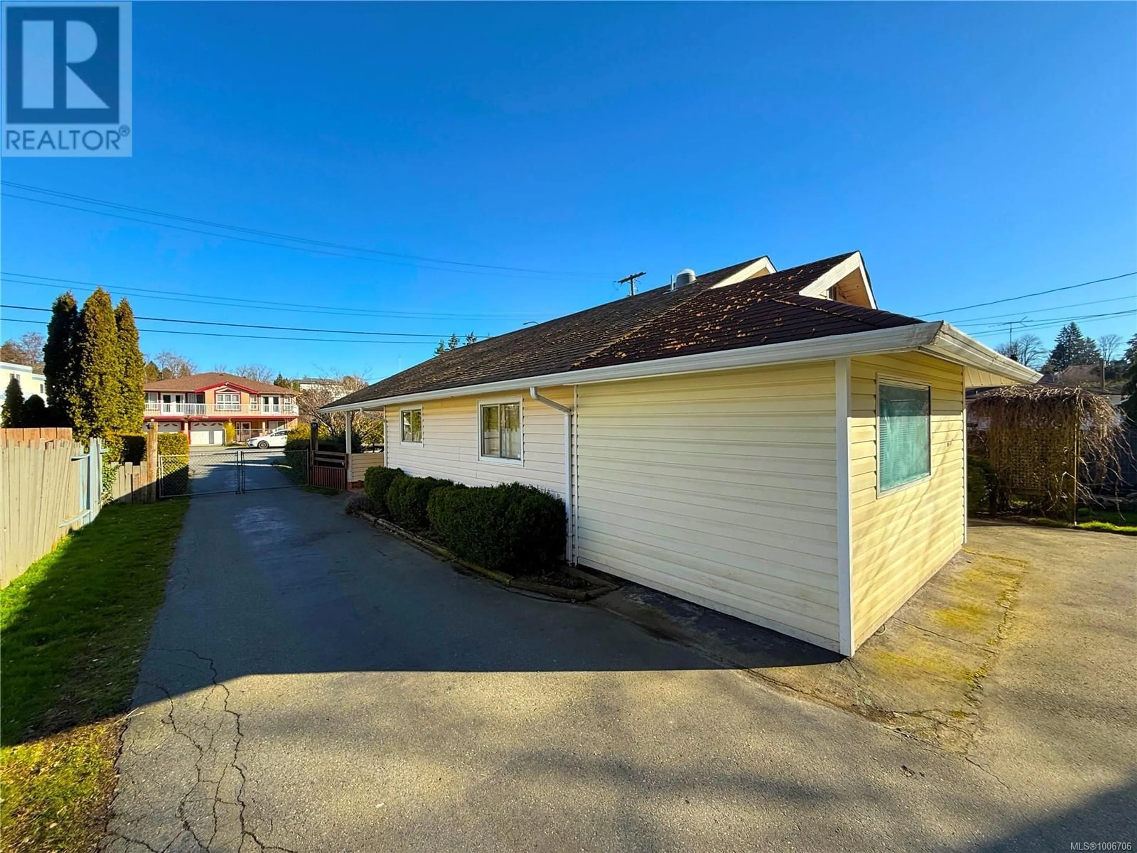 A pic from outside/outdoor area/front of a property/back of a property/a pic from drone, street for 421 THIRD STREET, Nanaimo British Columbia V9R1W5