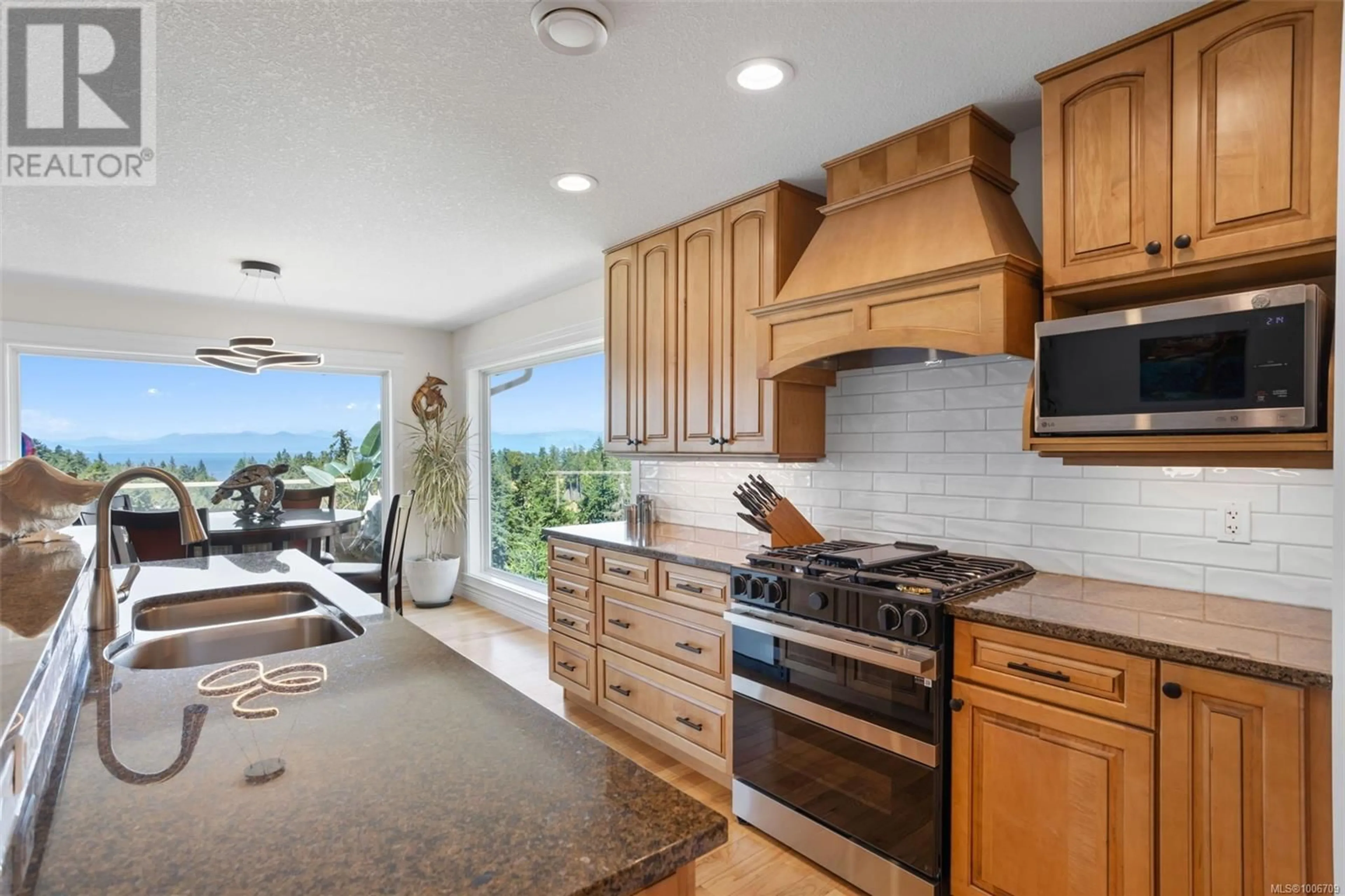 Open concept kitchen, ceramic/tile floor for 4520 SHERIDAN RIDGE ROAD, Nanaimo British Columbia V9T6S7