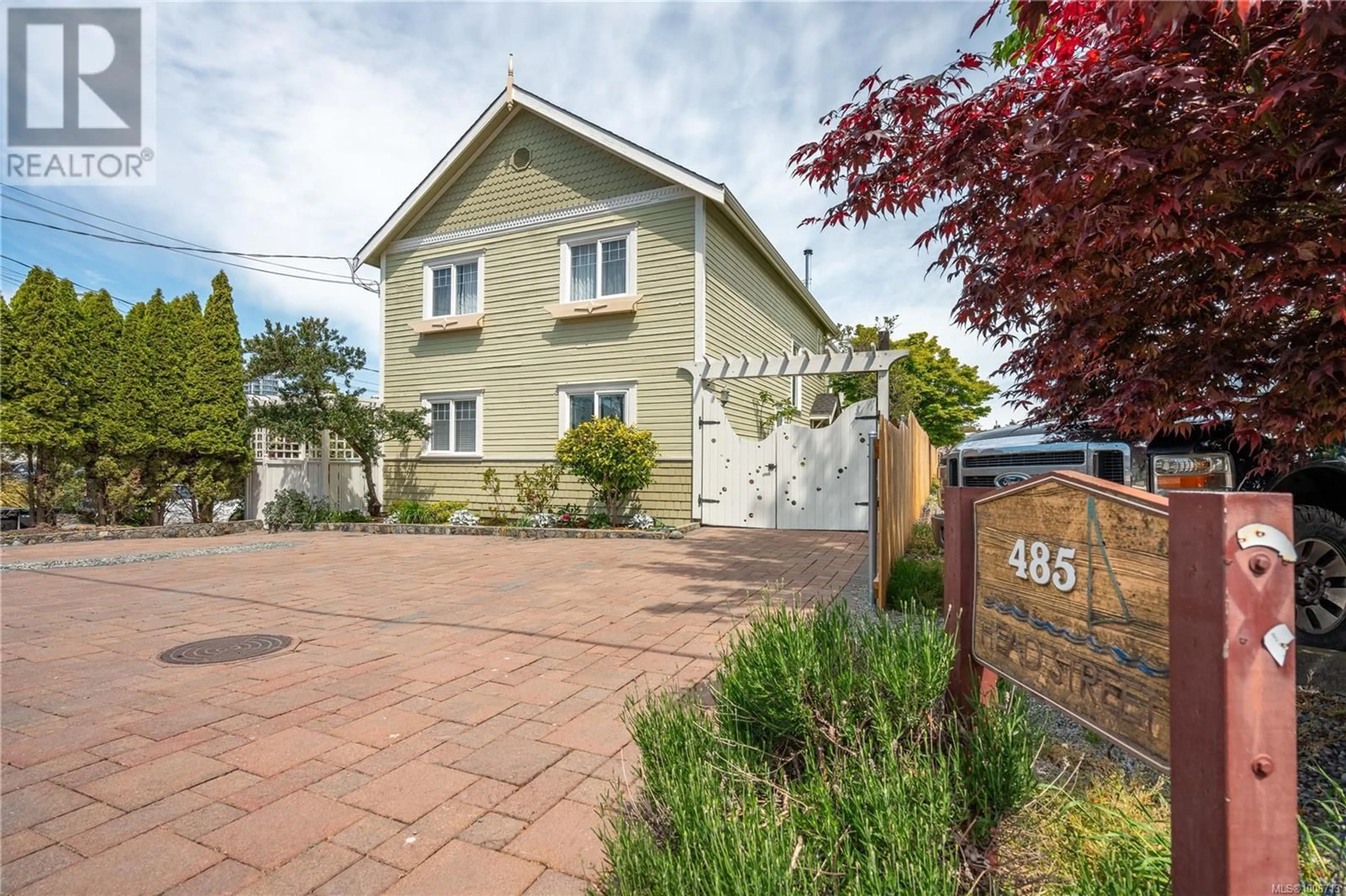 A pic from outside/outdoor area/front of a property/back of a property/a pic from drone, street for 485 HEAD STREET, Esquimalt British Columbia V9A5S1