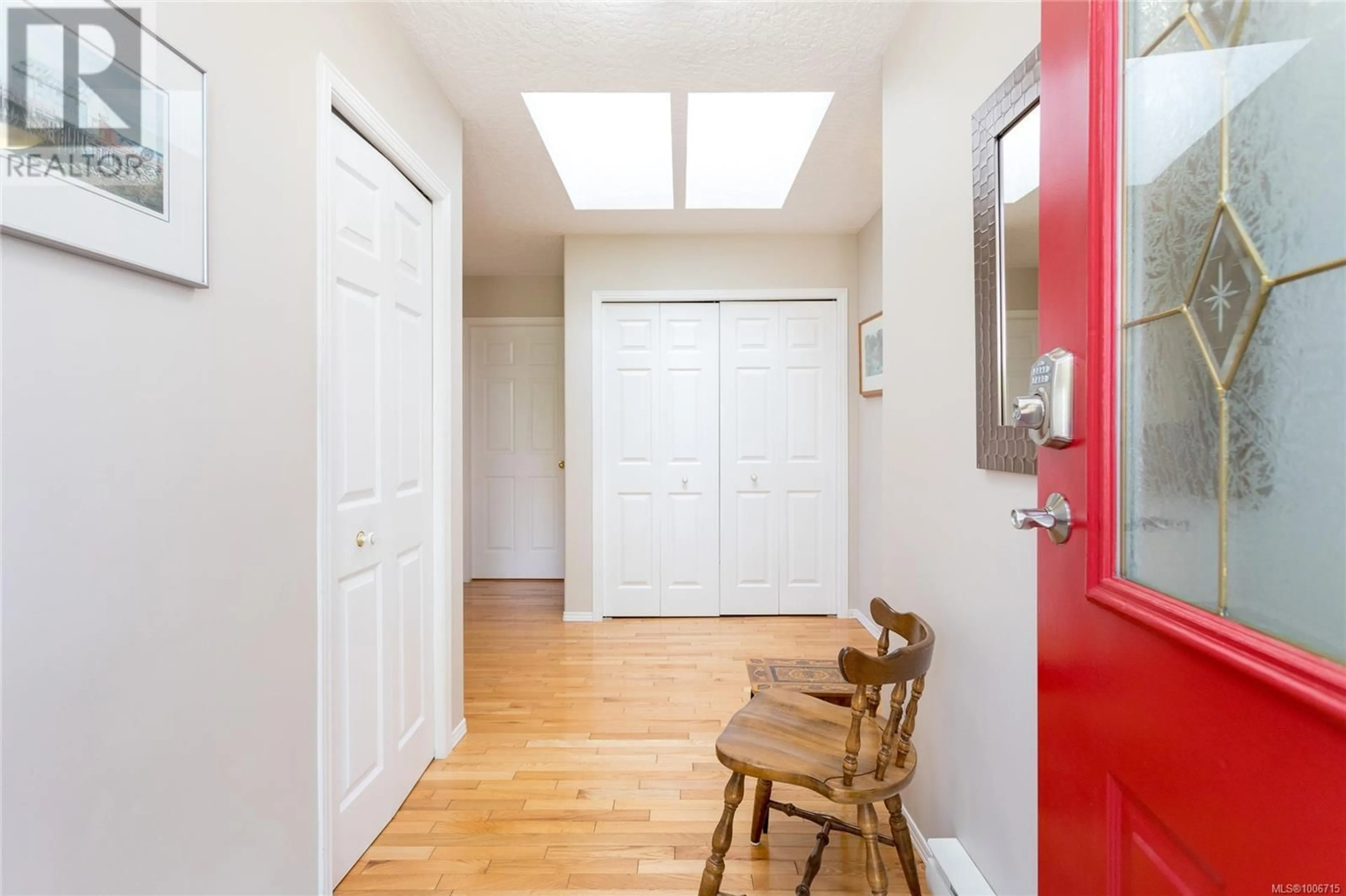 Indoor entryway for D - 10124 RESTHAVEN DRIVE, Sidney British Columbia V8L3G6