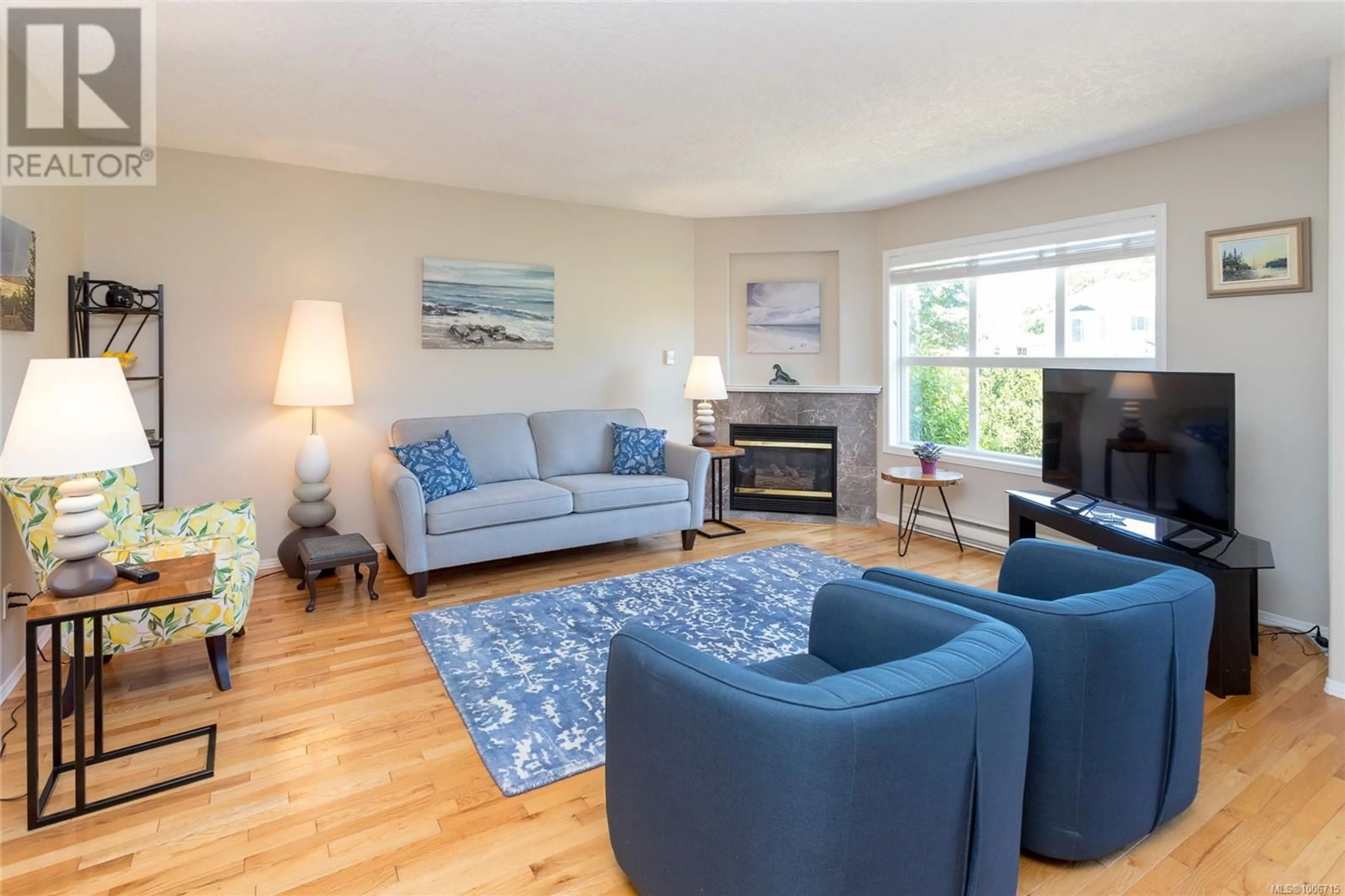 Living room with furniture, unknown for D - 10124 RESTHAVEN DRIVE, Sidney British Columbia V8L3G6