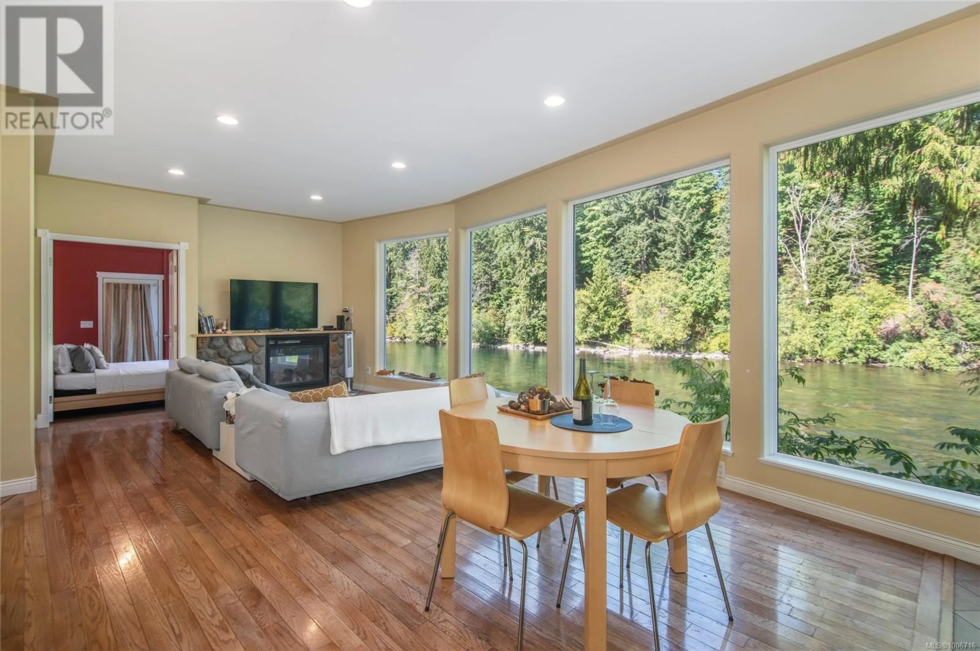 Living room with furniture, wood/laminate floor for 2420 CAMPBELL RIVER ROAD, Campbell River British Columbia V9W4N7