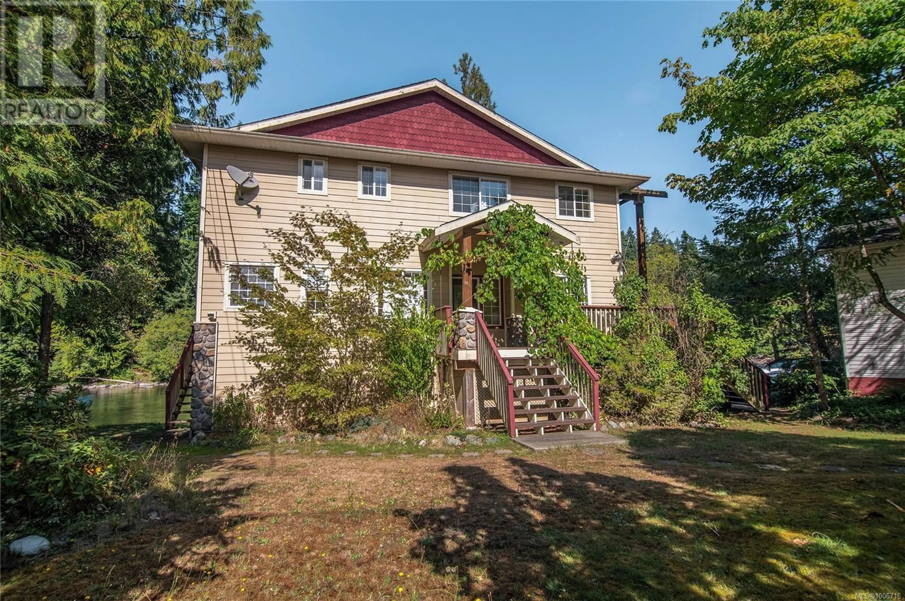 A pic from outside/outdoor area/front of a property/back of a property/a pic from drone, building for 2420 CAMPBELL RIVER ROAD, Campbell River British Columbia V9W4N7