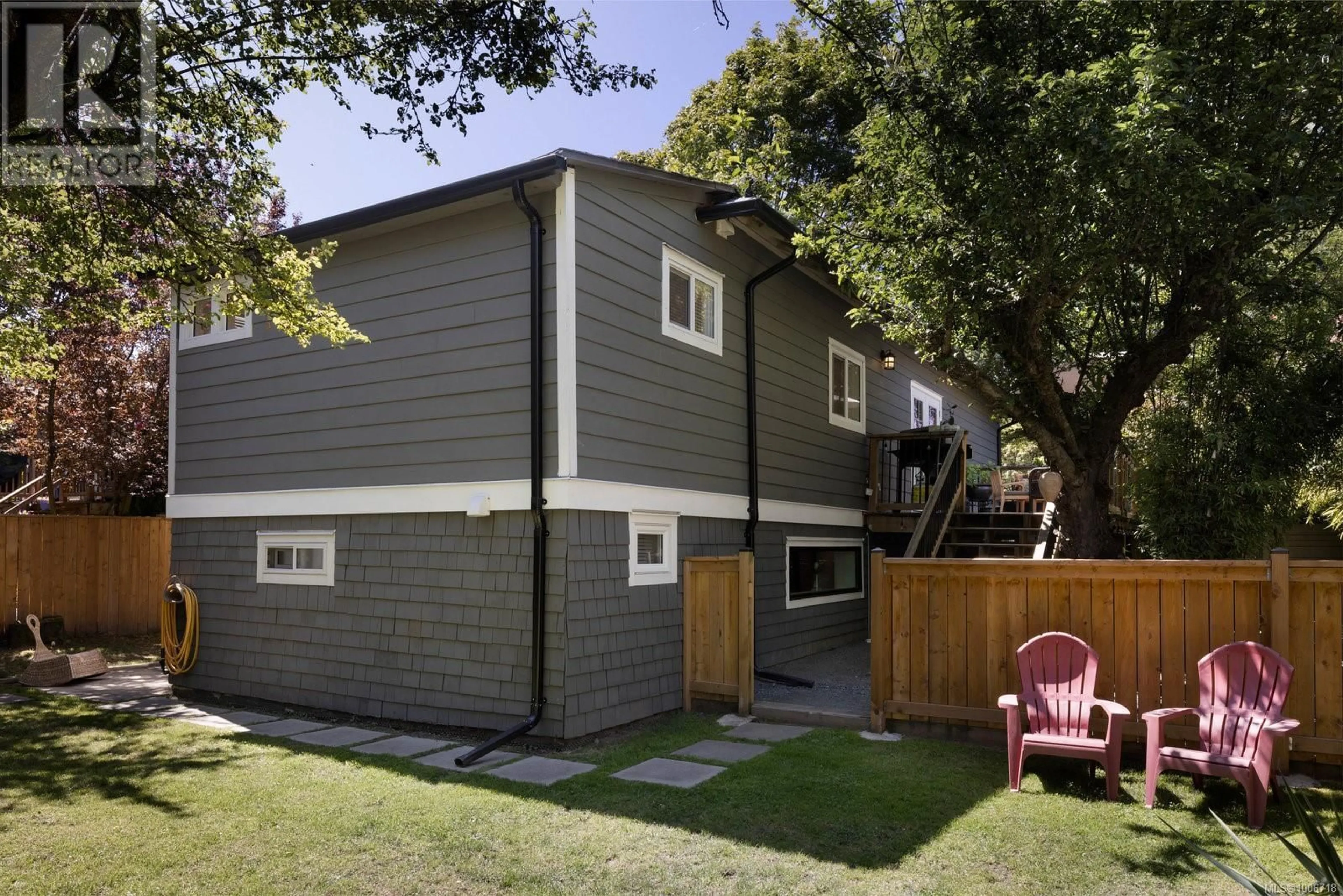 Home with vinyl exterior material, street for 3075 ALBANY STREET, Victoria British Columbia V9A1R4