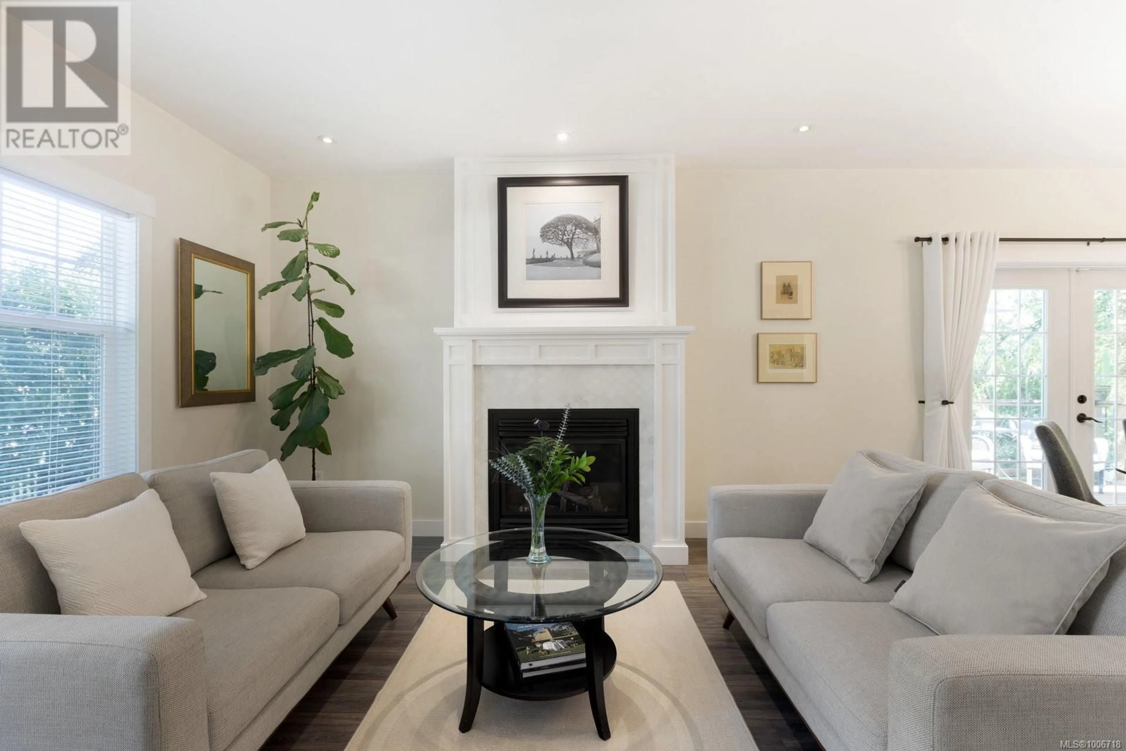 Living room with furniture, unknown for 3075 ALBANY STREET, Victoria British Columbia V9A1R4