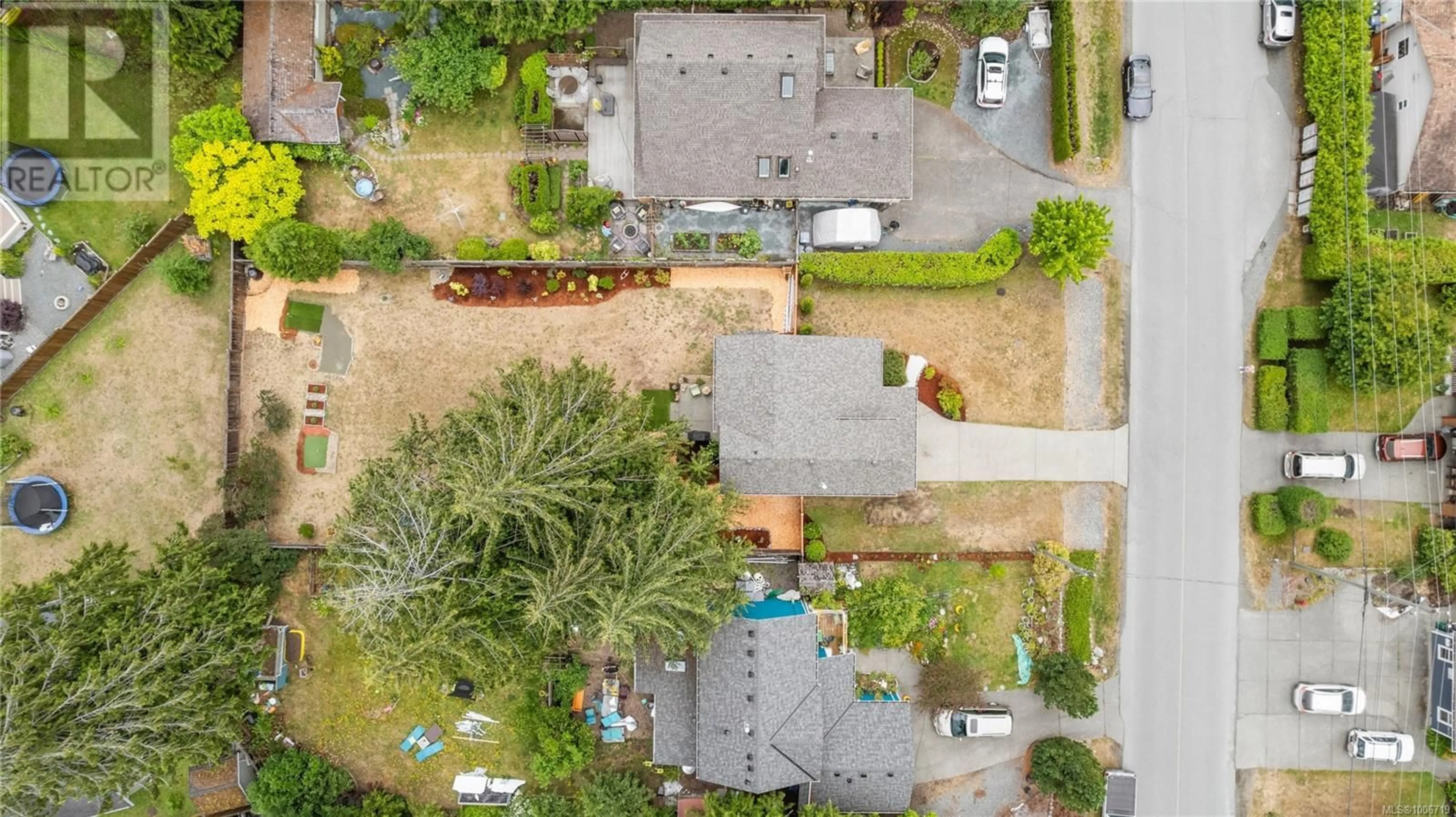 A pic from outside/outdoor area/front of a property/back of a property/a pic from drone, street for 3635 HOLLAND AVENUE, Cobble Hill British Columbia V0R1L0
