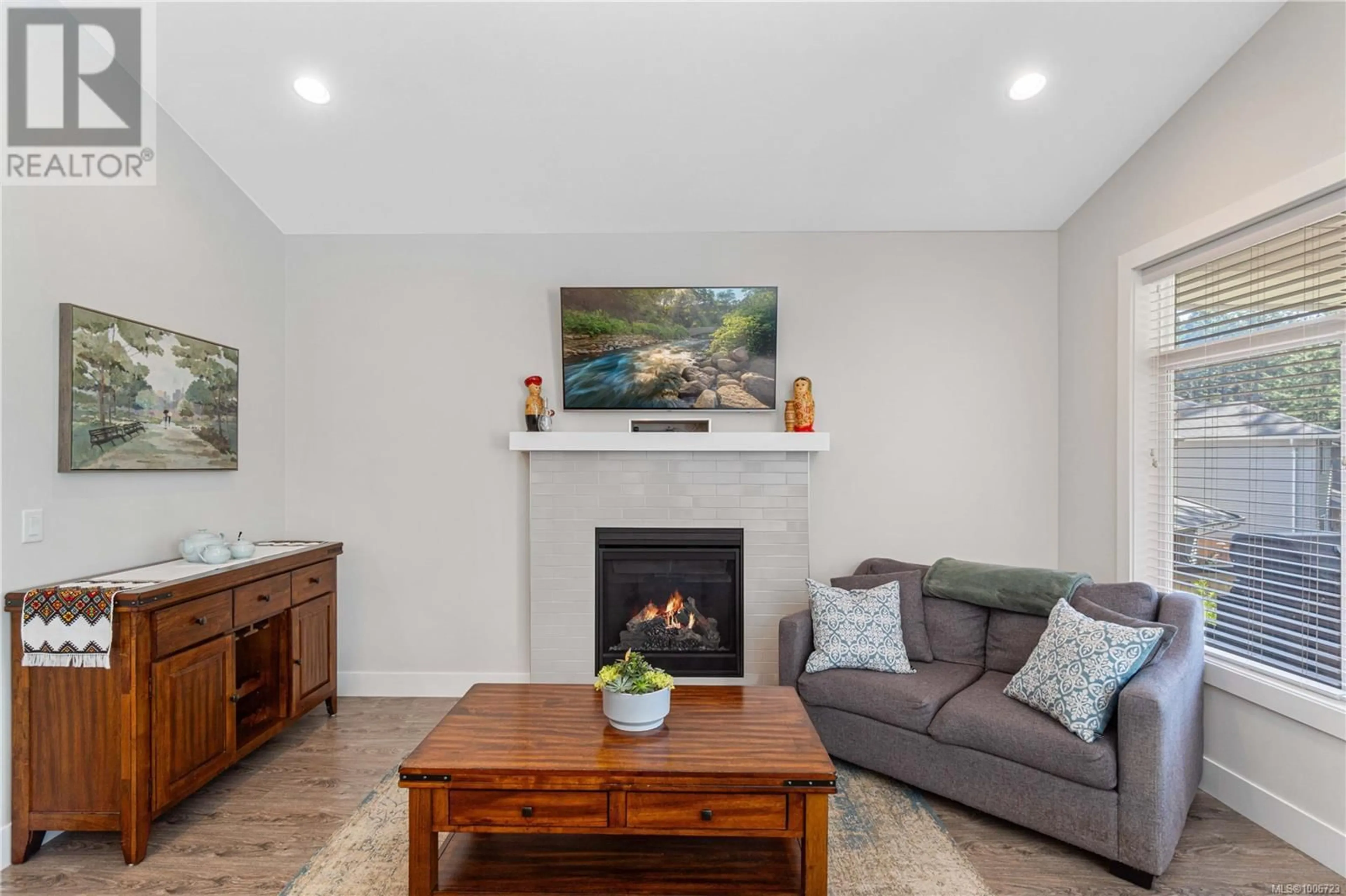 Living room with furniture, unknown for 509 WATERWOOD PLACE, Nanaimo British Columbia V9T0J6