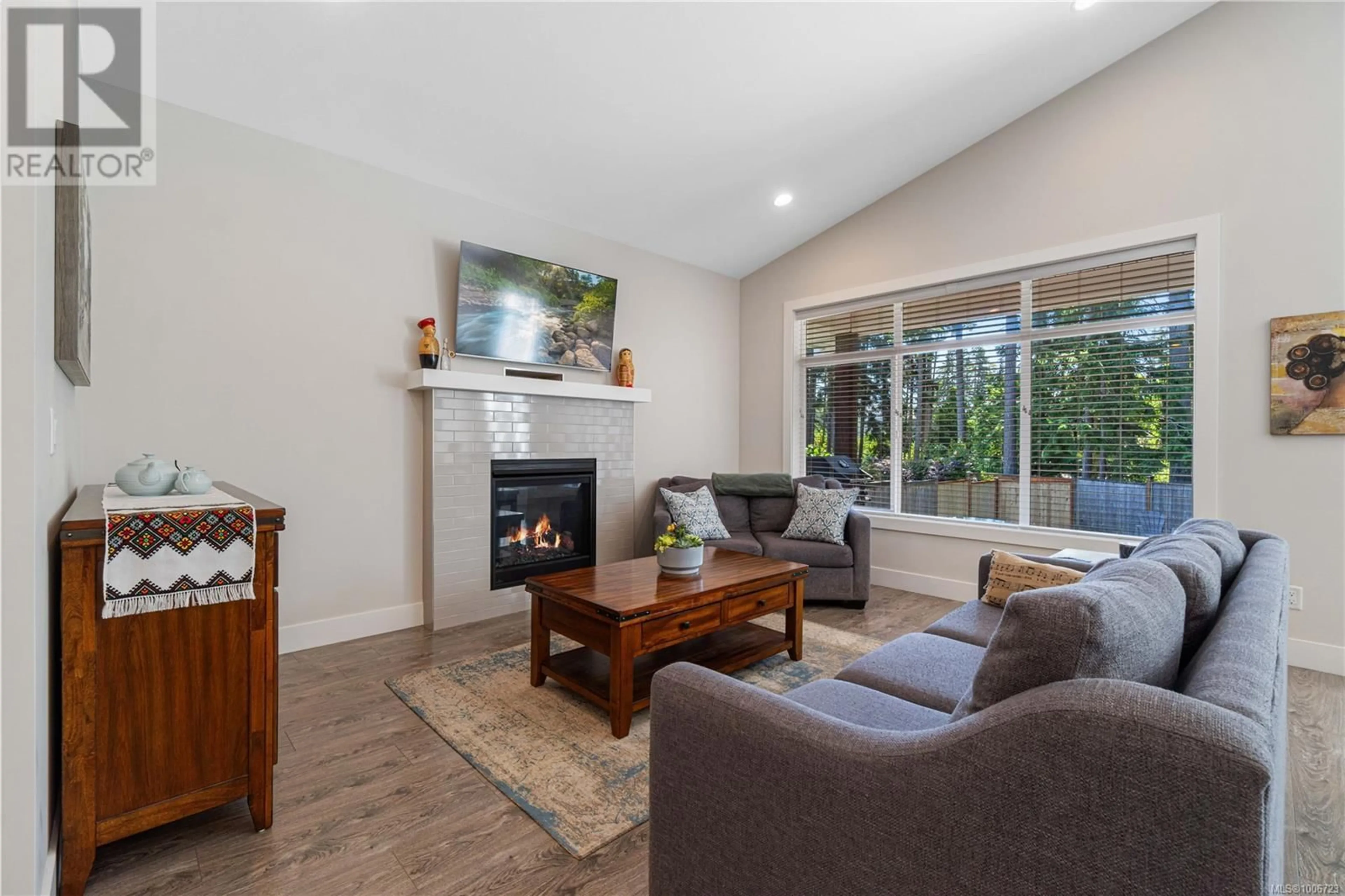 Living room with furniture, unknown for 509 WATERWOOD PLACE, Nanaimo British Columbia V9T0J6