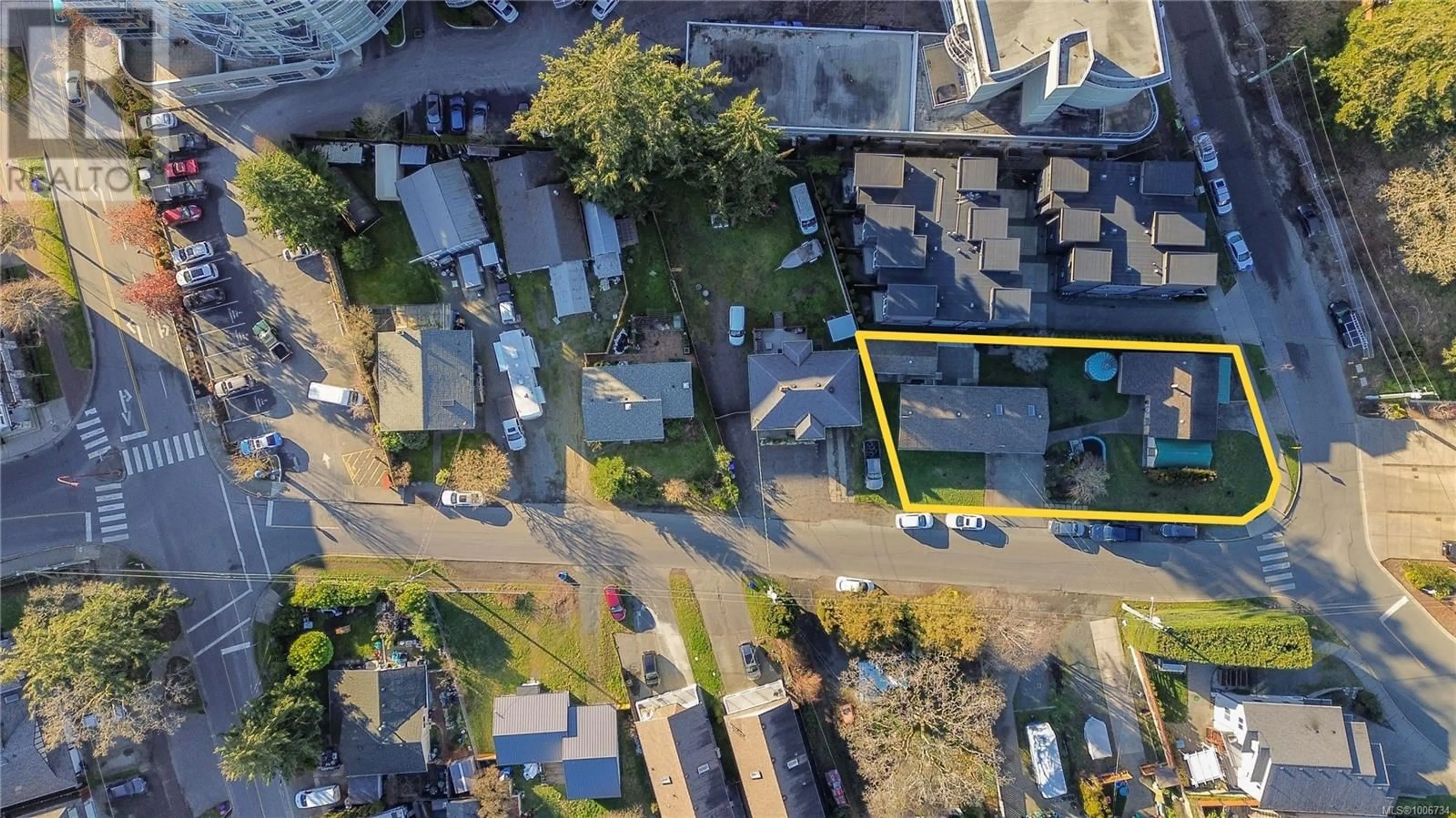 A pic from outside/outdoor area/front of a property/back of a property/a pic from drone, street for 2720 WINSTER ROAD, Langford British Columbia V9B3P3