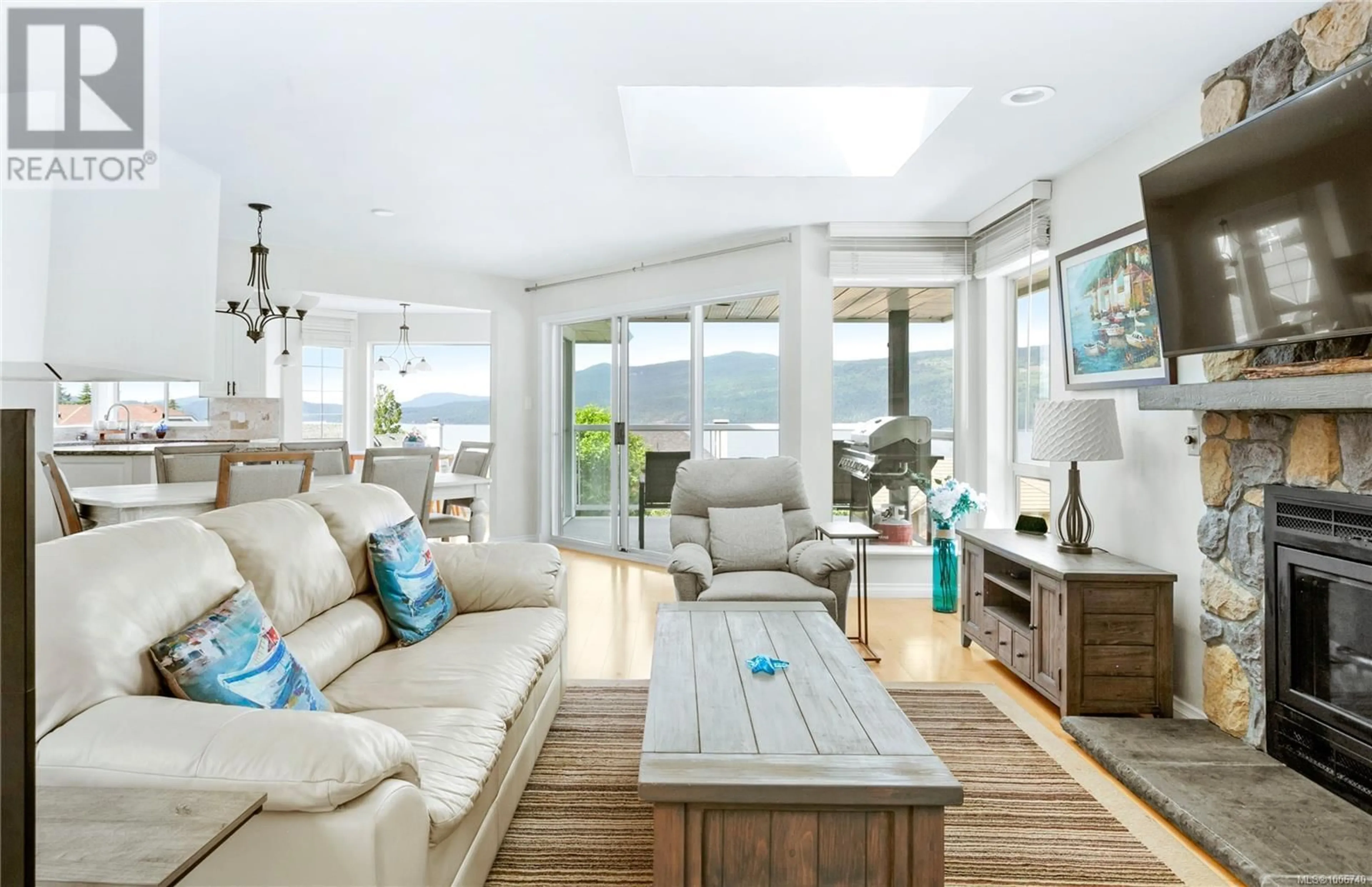 Living room with furniture, unknown for 552 MARINE VIEW, Cobble Hill British Columbia V8H0K8