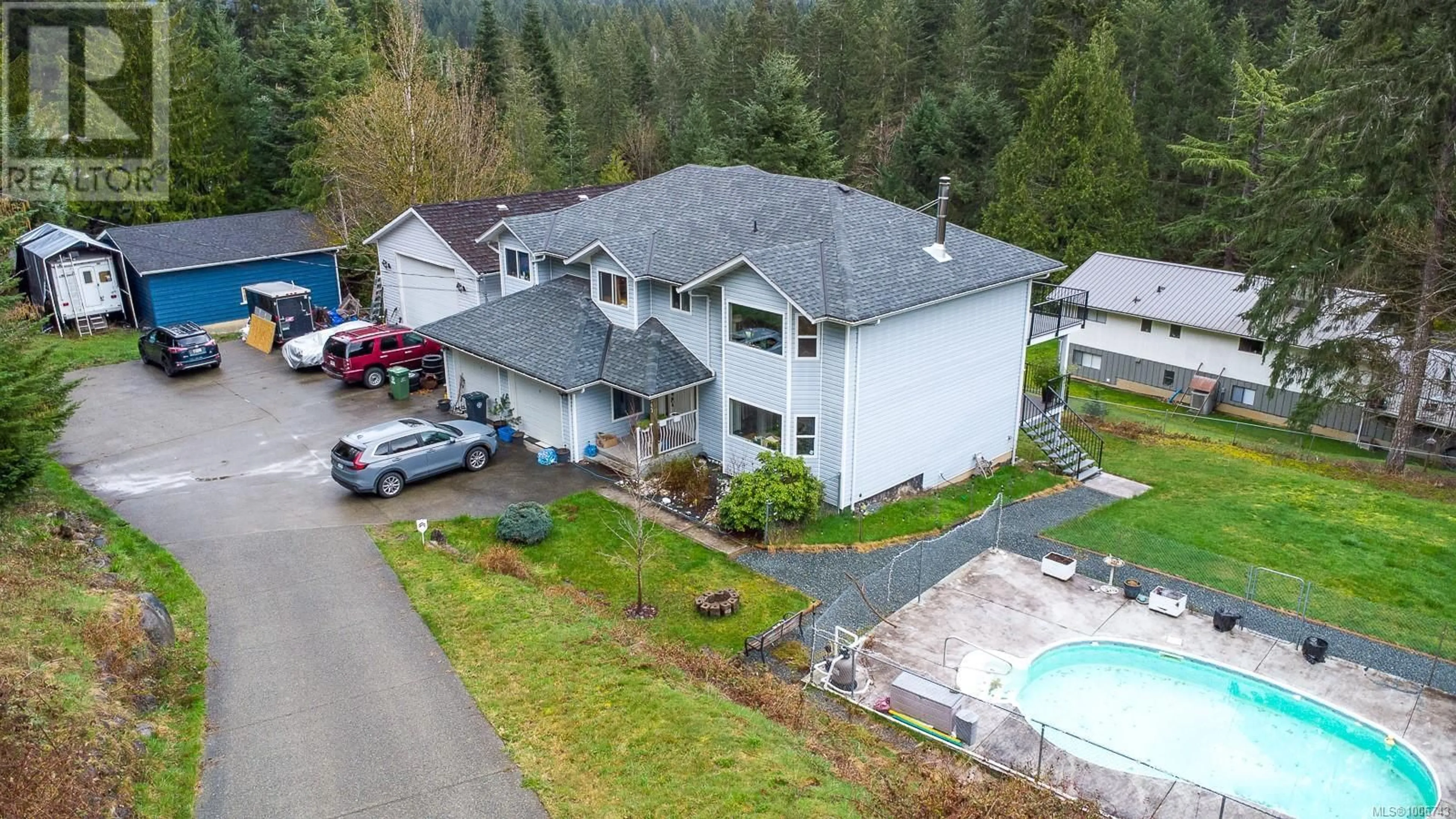 A pic from outside/outdoor area/front of a property/back of a property/a pic from drone, unknown for 4547 WELLINGTON AVENUE, Port Alberni British Columbia V9Y7L4