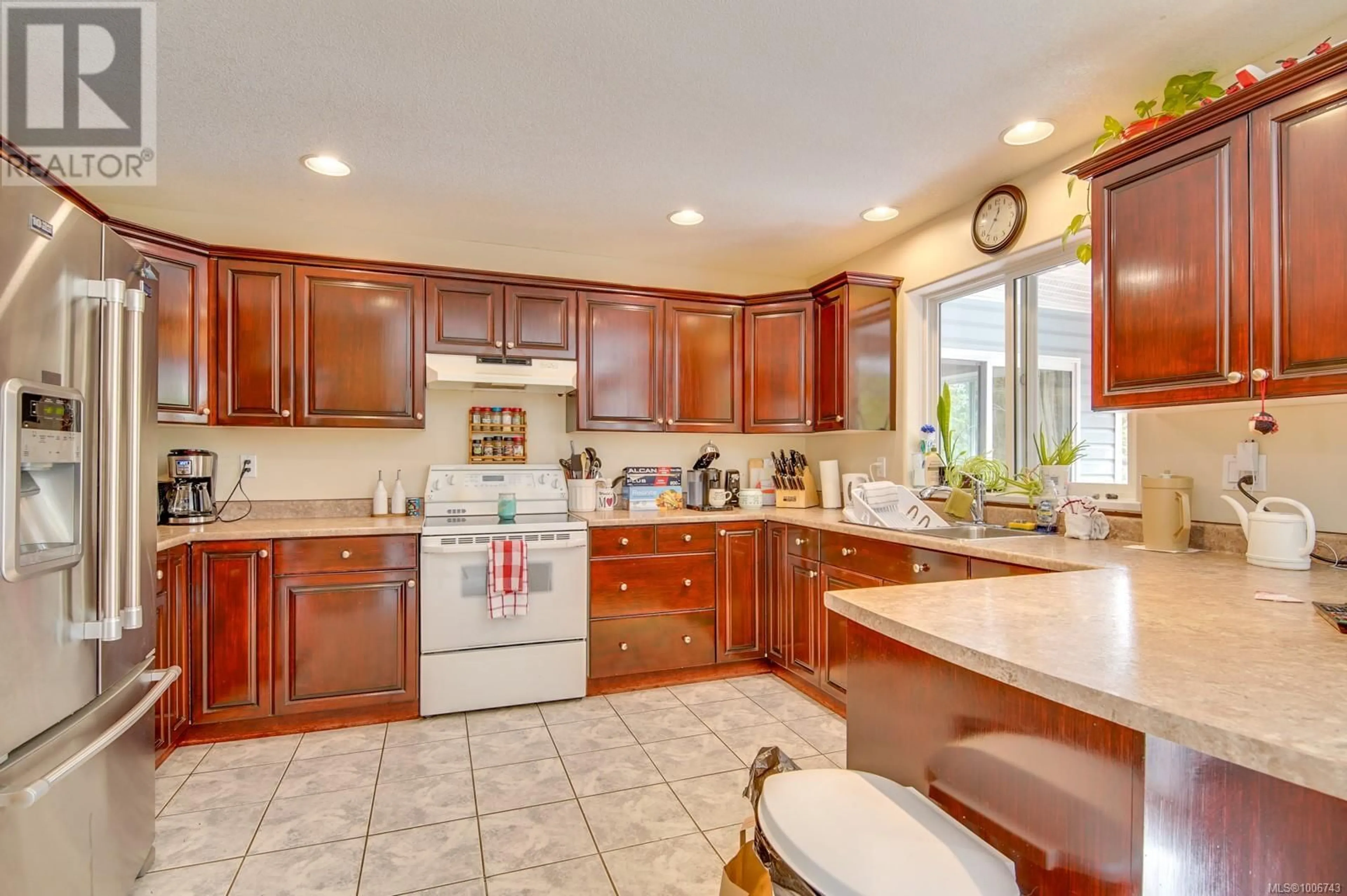 Open concept kitchen, ceramic/tile floor for 4547 WELLINGTON AVENUE, Port Alberni British Columbia V9Y7L4