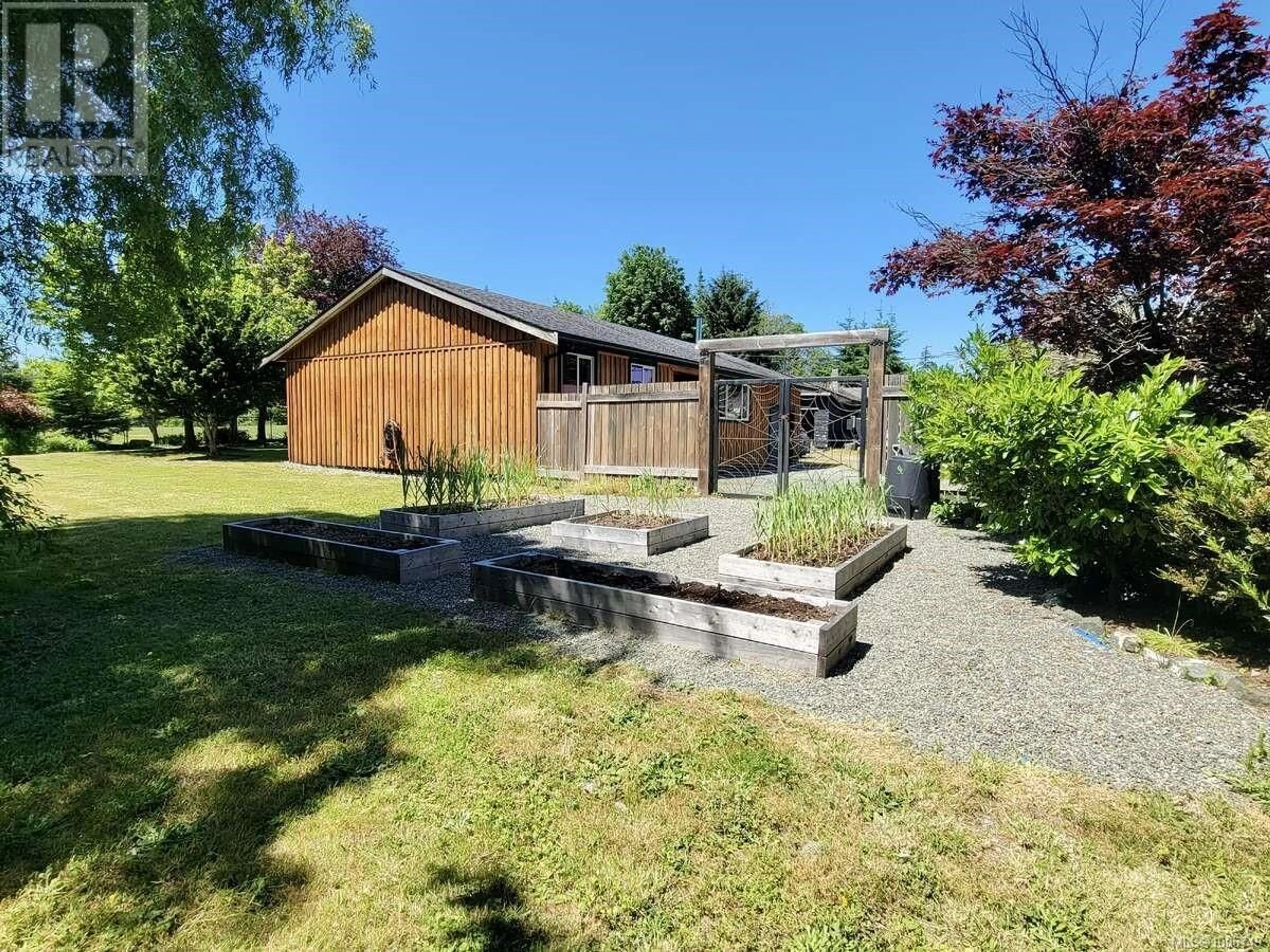 A pic from outside/outdoor area/front of a property/back of a property/a pic from drone, street for 4052 GLENDINNING DRIVE, Campbell River British Columbia V9W6J8