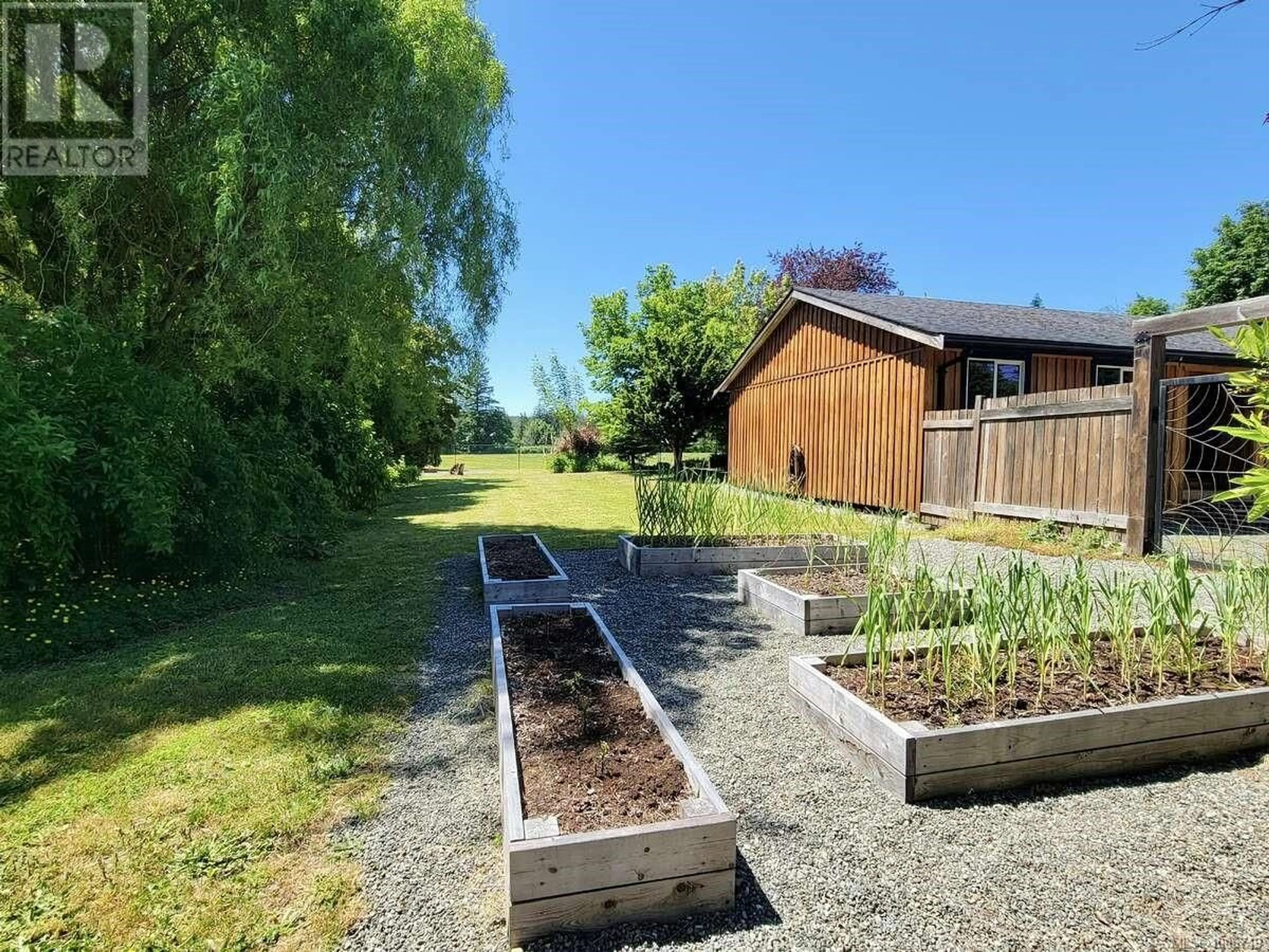 A pic from outside/outdoor area/front of a property/back of a property/a pic from drone, unknown for 4052 GLENDINNING DRIVE, Campbell River British Columbia V9W6J8
