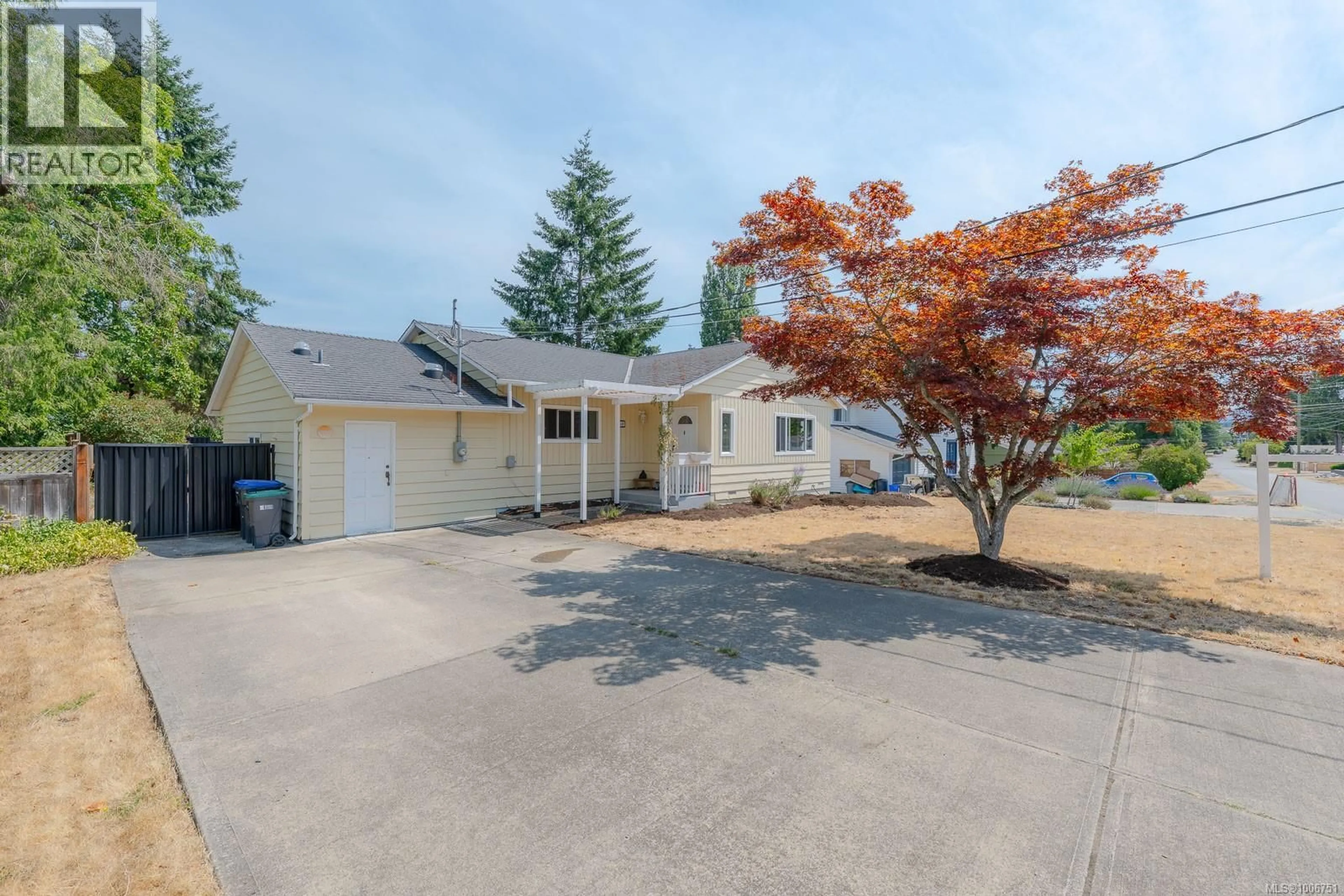 A pic from outside/outdoor area/front of a property/back of a property/a pic from drone, street for 440 YOUNG STREET, Parksville British Columbia V9P1C3