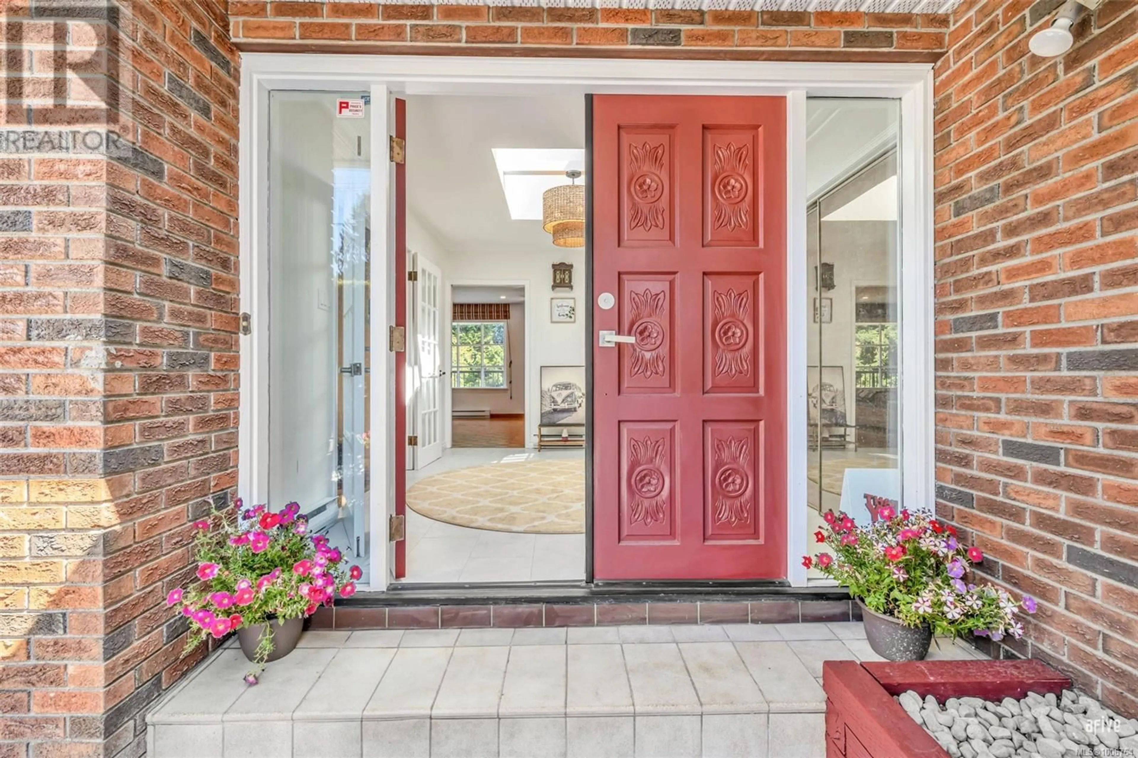 Indoor entryway for 5540 OCEANVIEW TERRACE, Nanaimo British Columbia V9V1G6
