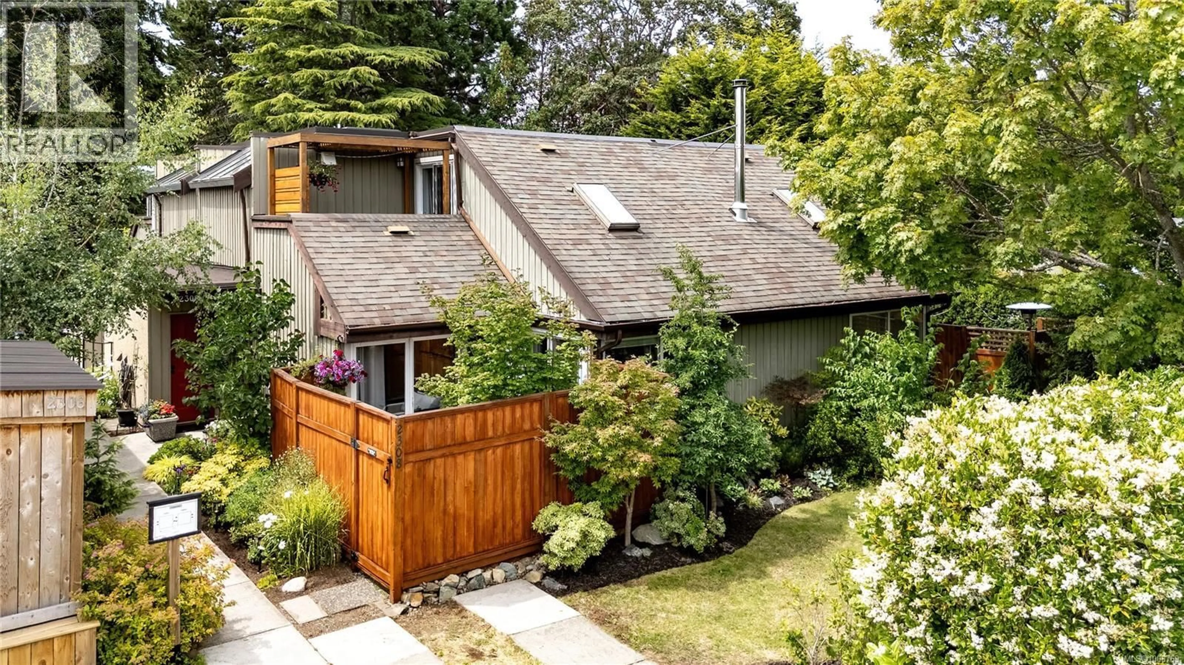 A pic from outside/outdoor area/front of a property/back of a property/a pic from drone, street for 2308 FERNWOOD ROAD, Victoria British Columbia V8T2Z5