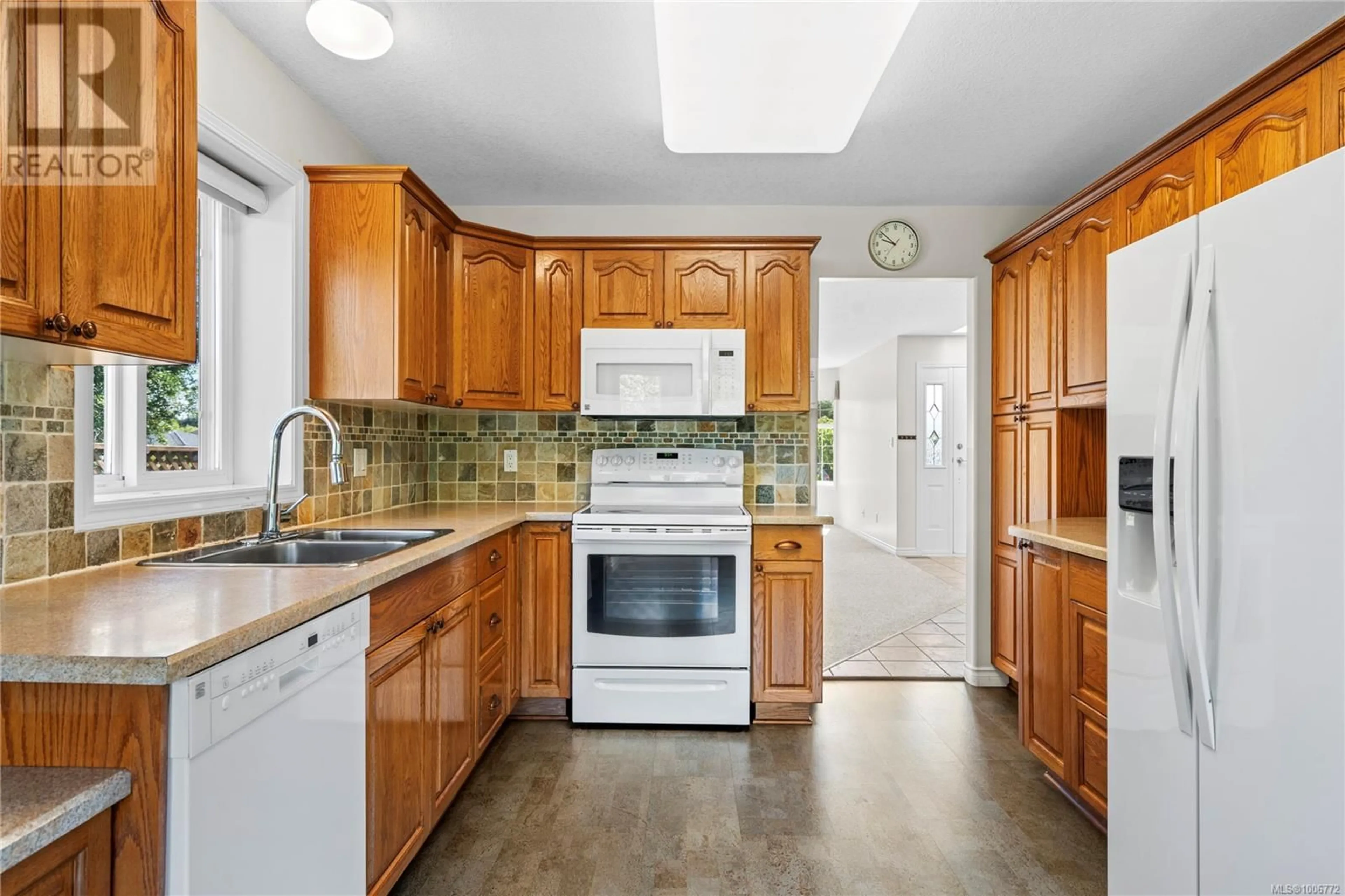 Standard kitchen, ceramic/tile floor for 774 CHARTWELL BOULEVARD, Qualicum Beach British Columbia V9K2J4