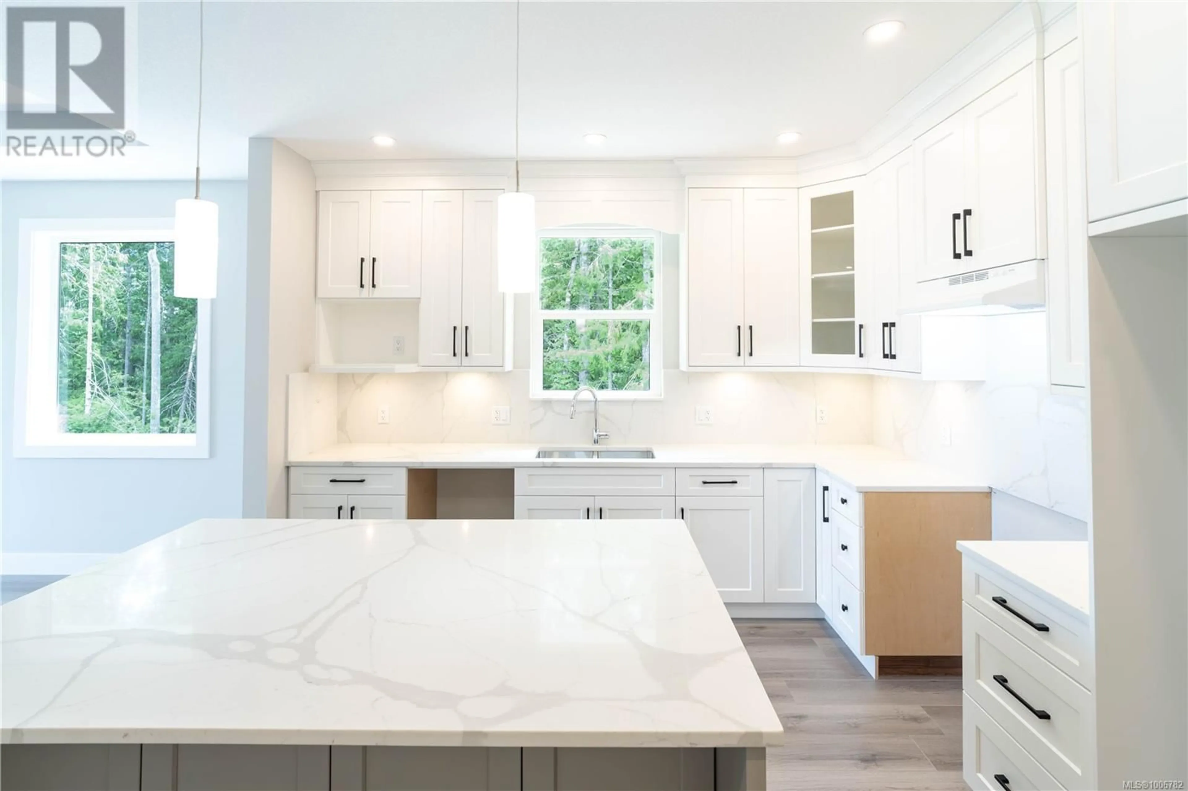 Contemporary kitchen, ceramic/tile floor for 671 SANDERSON ROAD, Ladysmith British Columbia V9G0A7