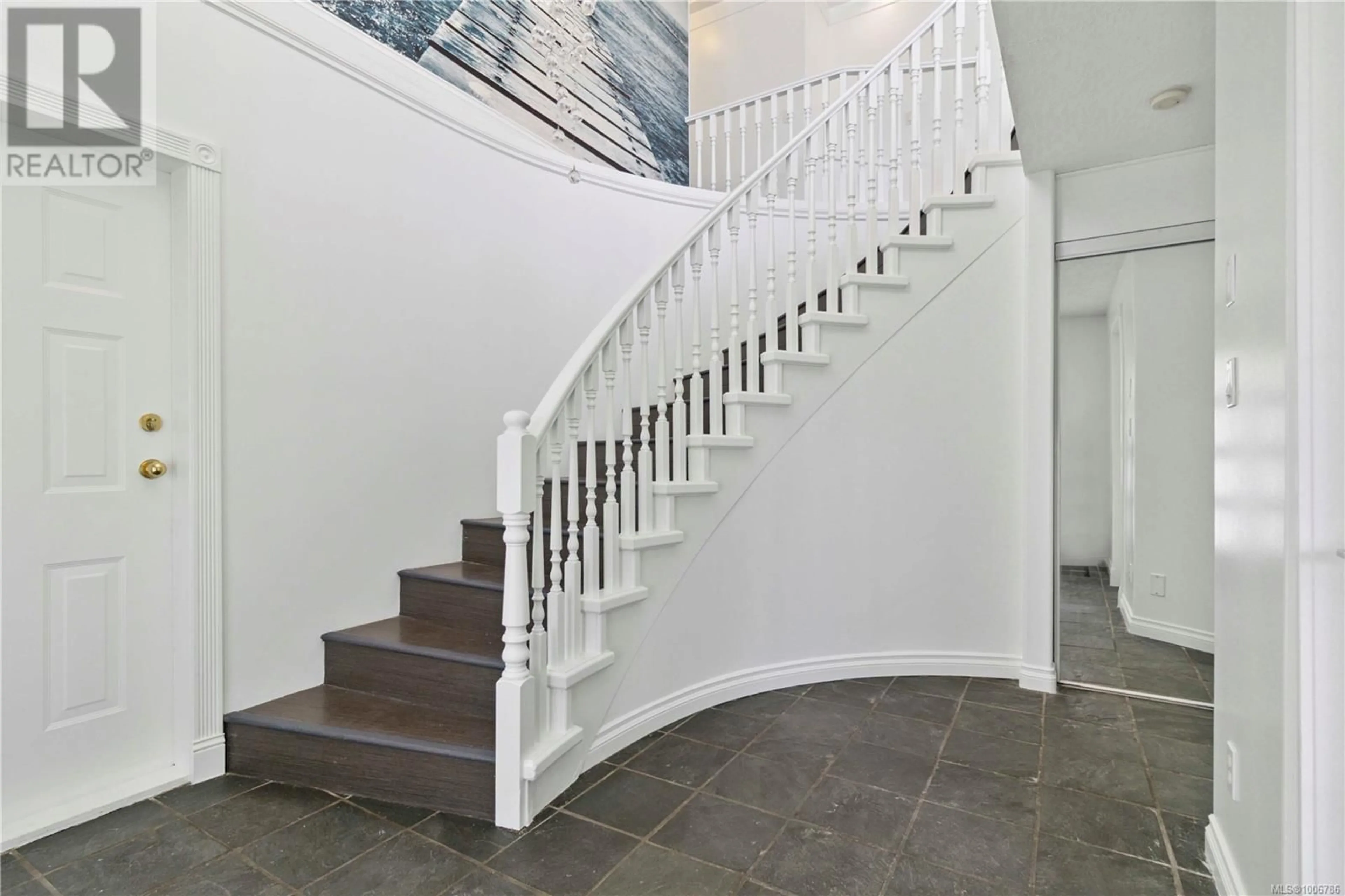 Stairs for 4168 CLINTON PLACE, Saanich British Columbia V8Z6M1