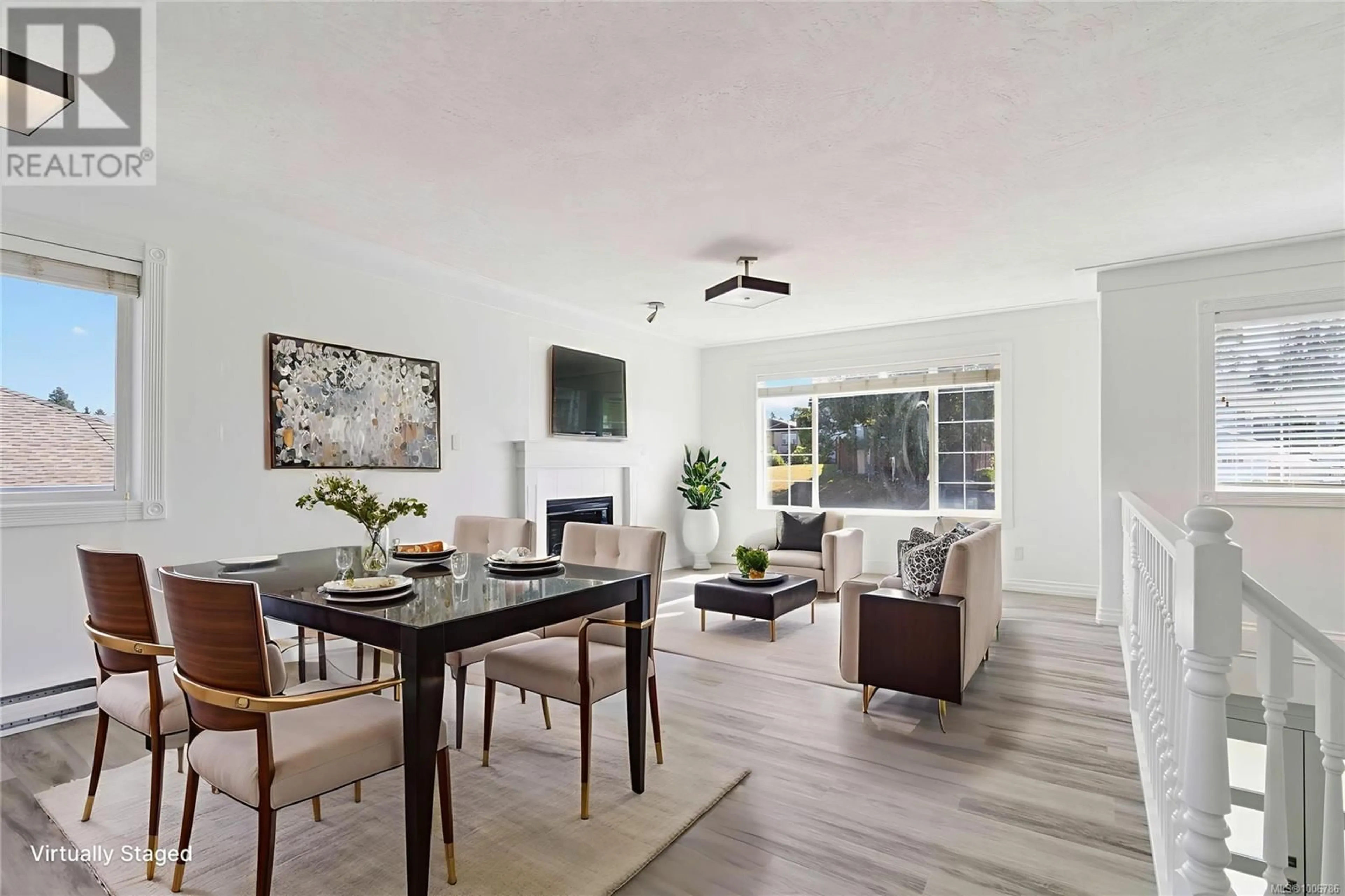 Living room with furniture, unknown for 4168 CLINTON PLACE, Saanich British Columbia V8Z6M1