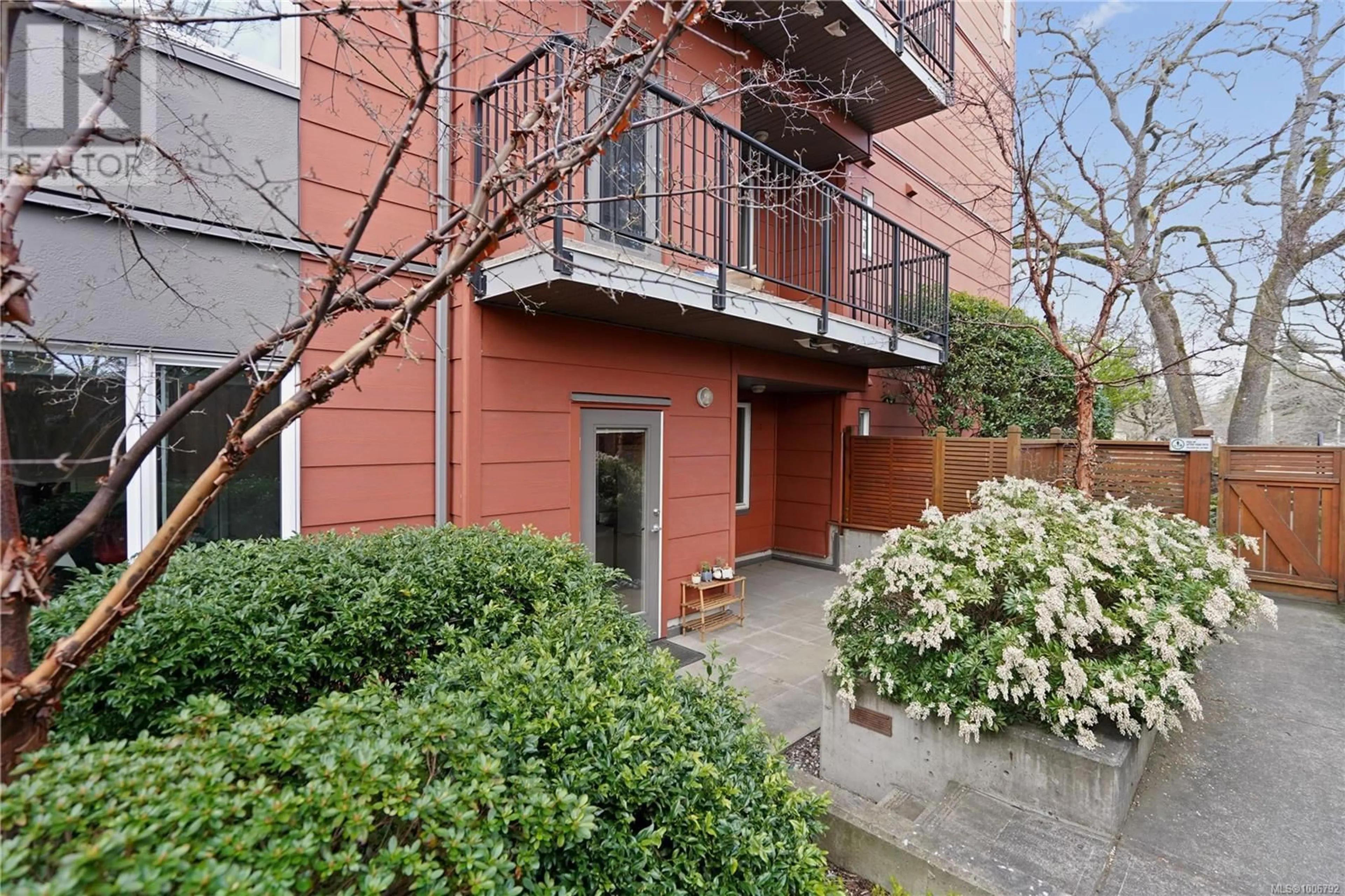 Patio, street for 104 - 4030 BORDEN STREET, Saanich British Columbia V8X2E9