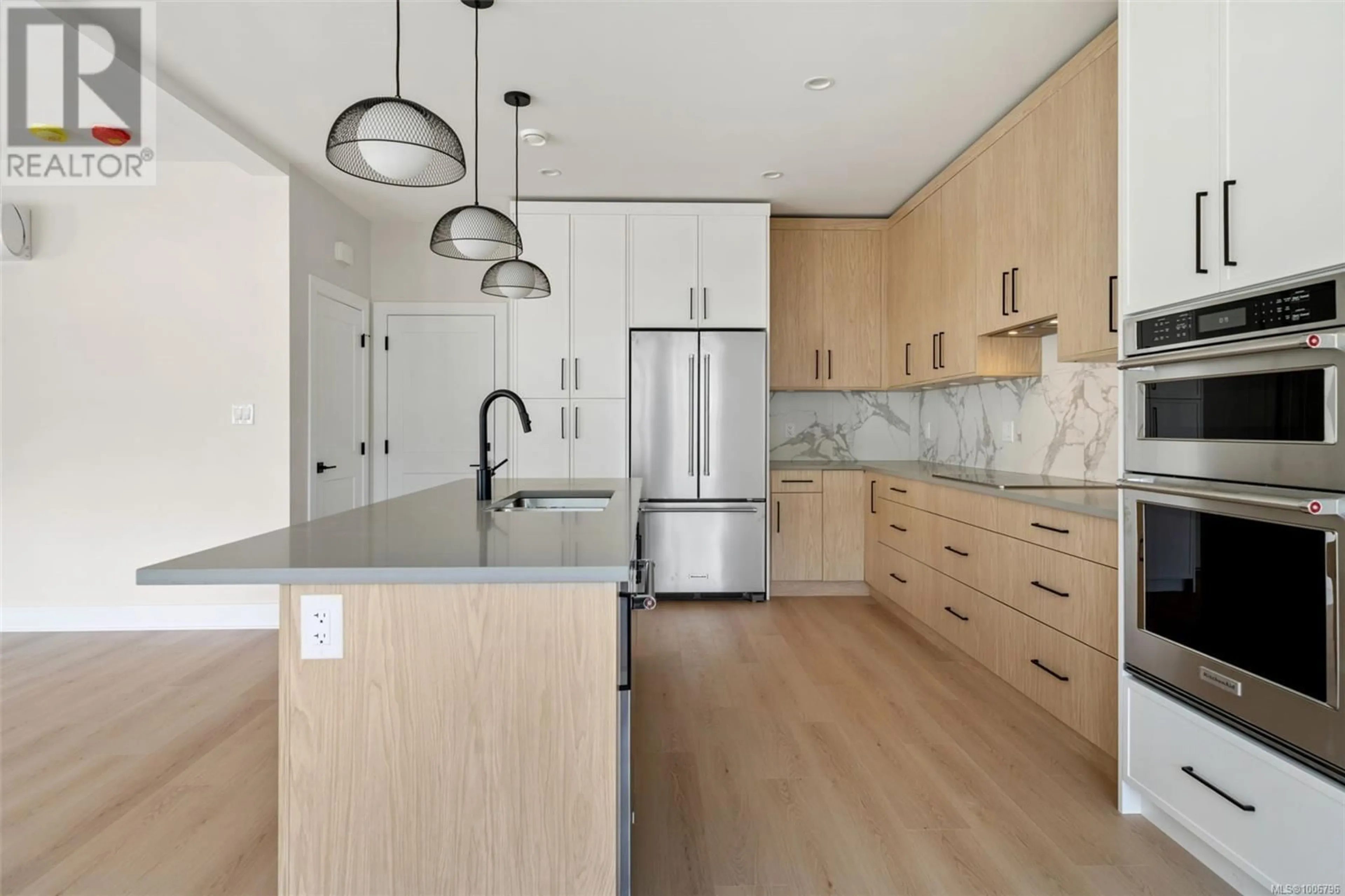 Contemporary kitchen, unknown for 421 ROCK DOVE PLACE, Colwood British Columbia V9C0R5