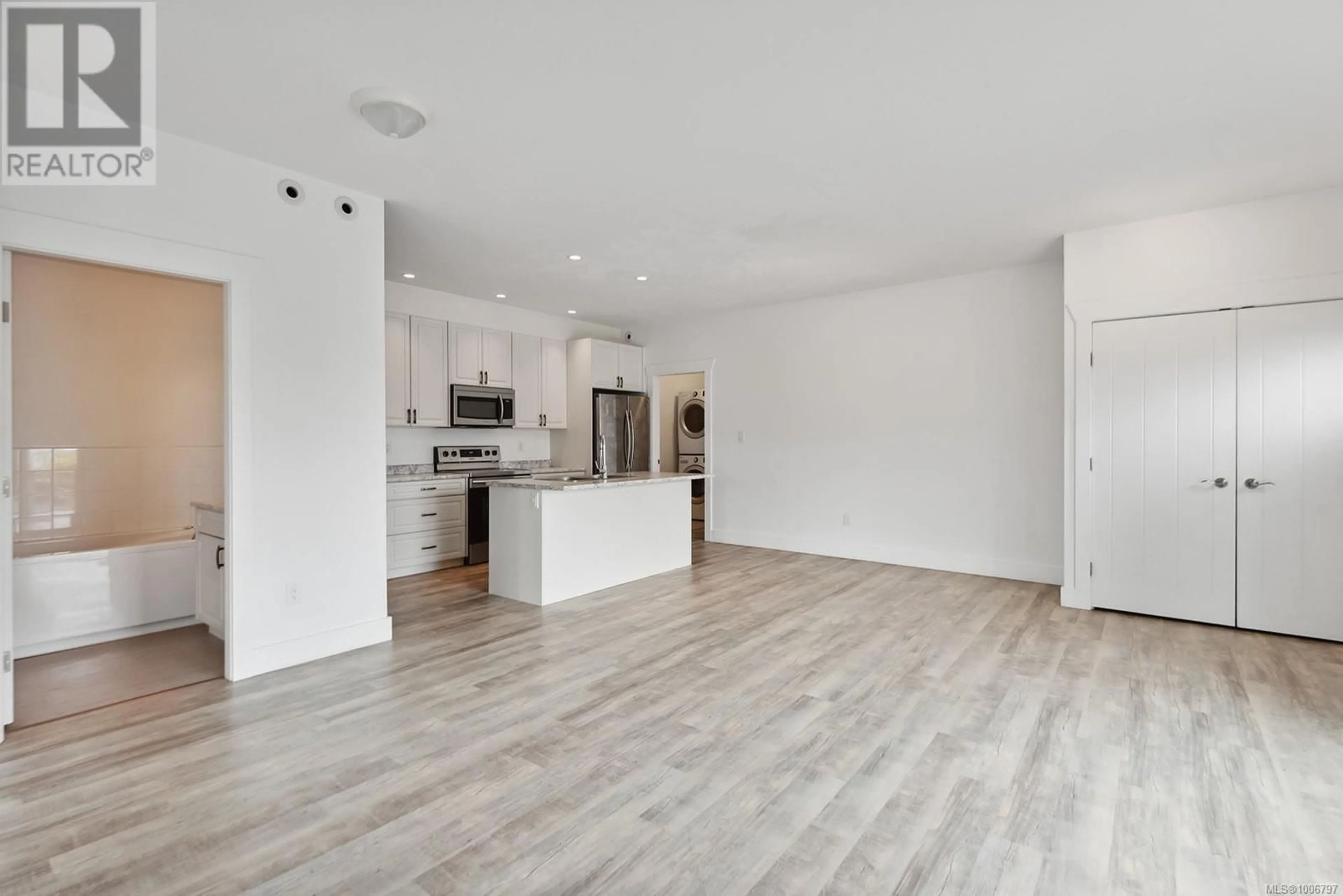 Open concept kitchen, wood/laminate floor for 3 - 2886 OAK STREET, Chemainus British Columbia V0R1K1