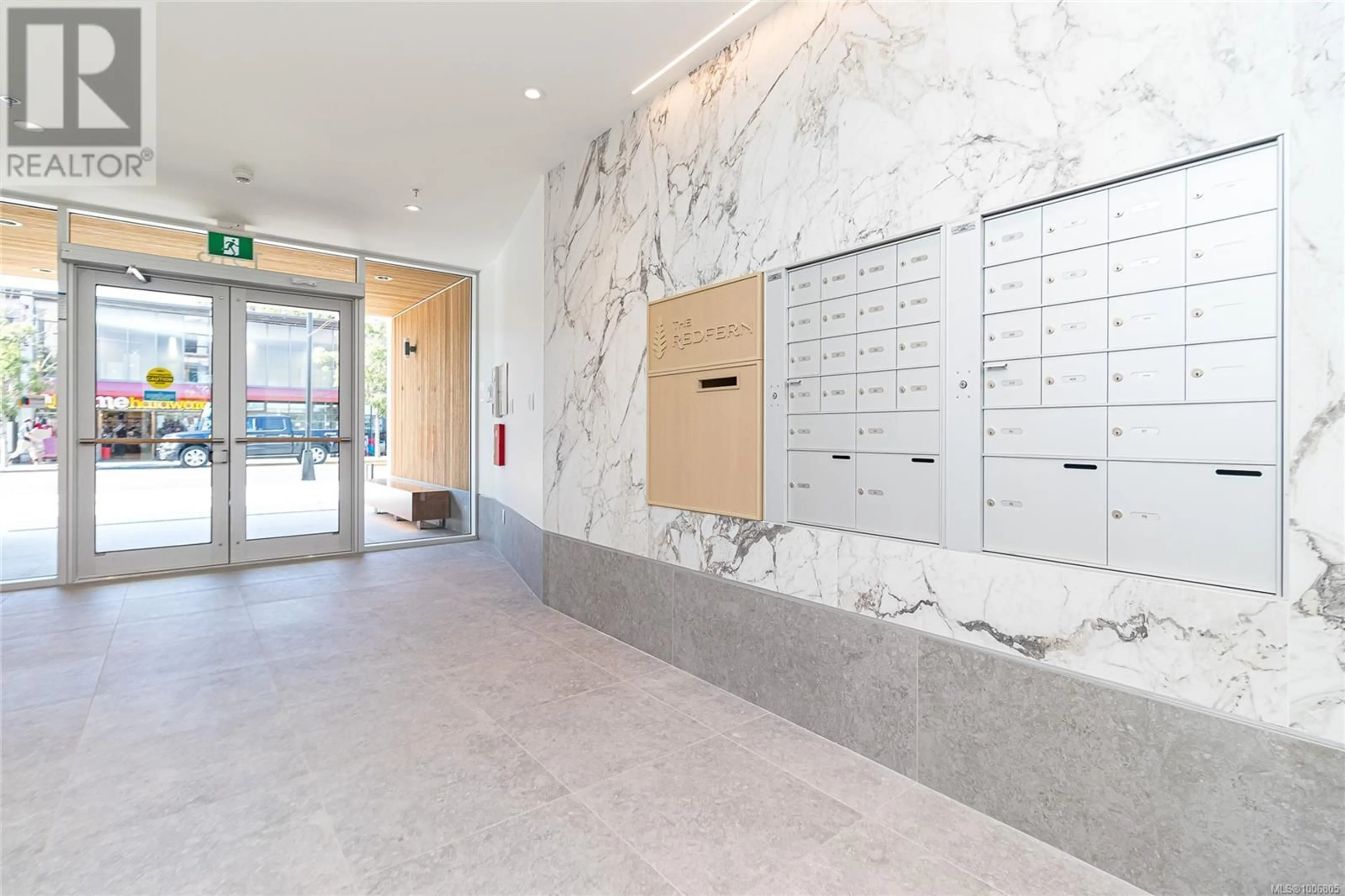 Indoor foyer for 405 - 1916 OAK BAY AVENUE, Victoria British Columbia V8R1C7