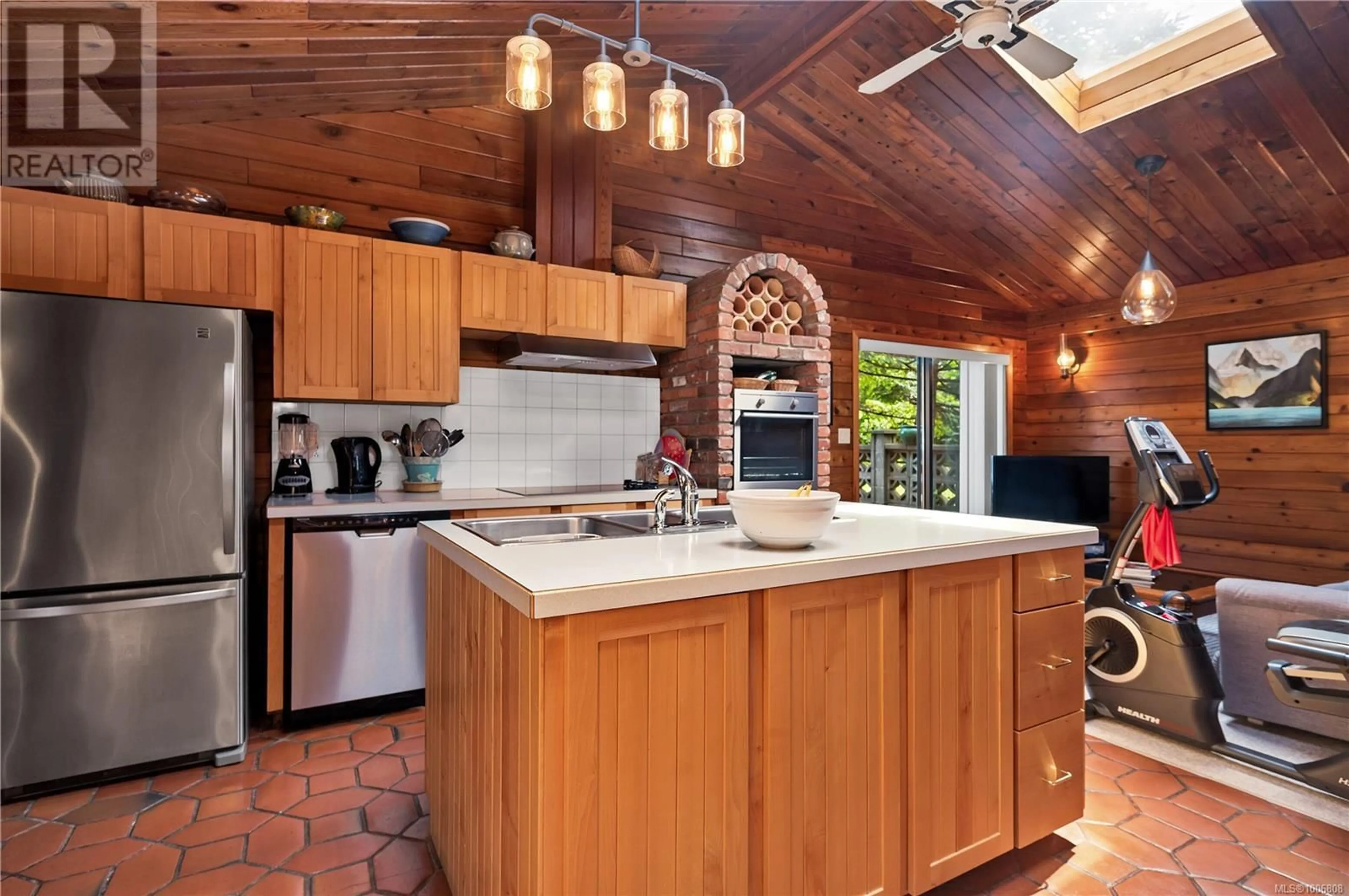 Open concept kitchen, ceramic/tile floor for 1396 SEAVIEW ROAD, Black Creek British Columbia V9J1J7