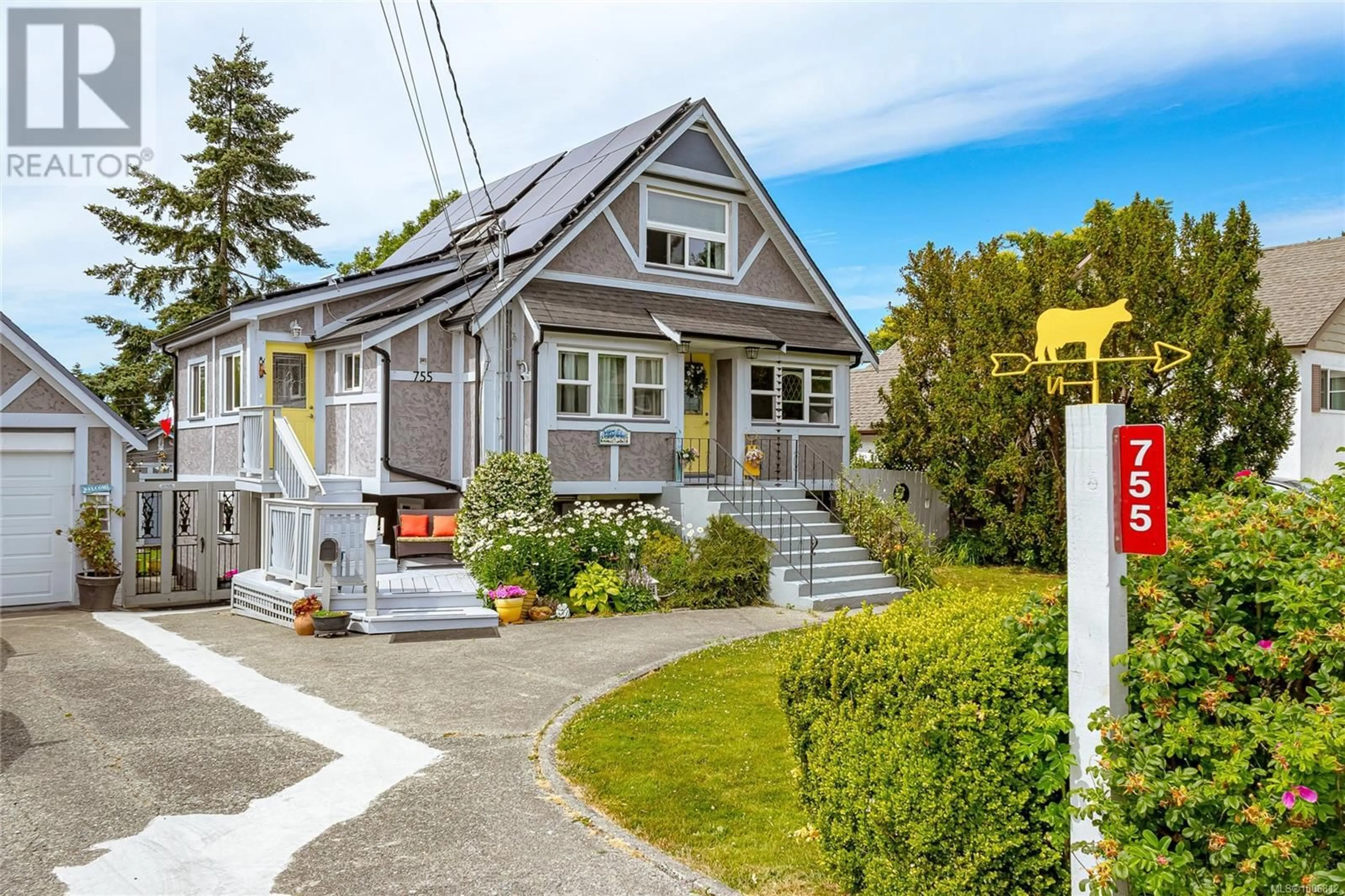 Home with vinyl exterior material, street for 755 GLADIOLA AVENUE, Saanich British Columbia V8Z2T2