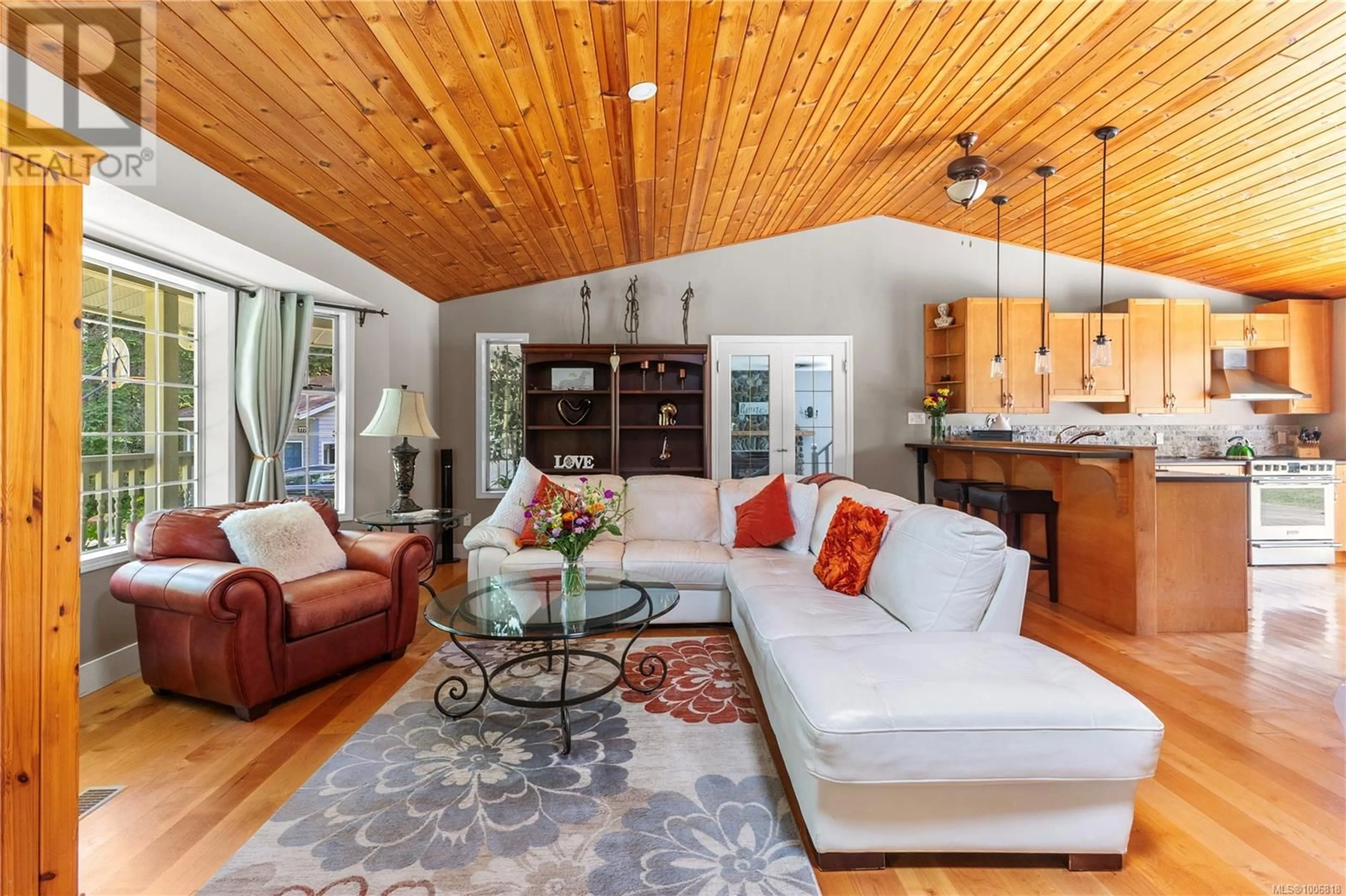 Living room with furniture, wood/laminate floor for 777 SALSBURY ROAD, Courtenay British Columbia V9N9M2