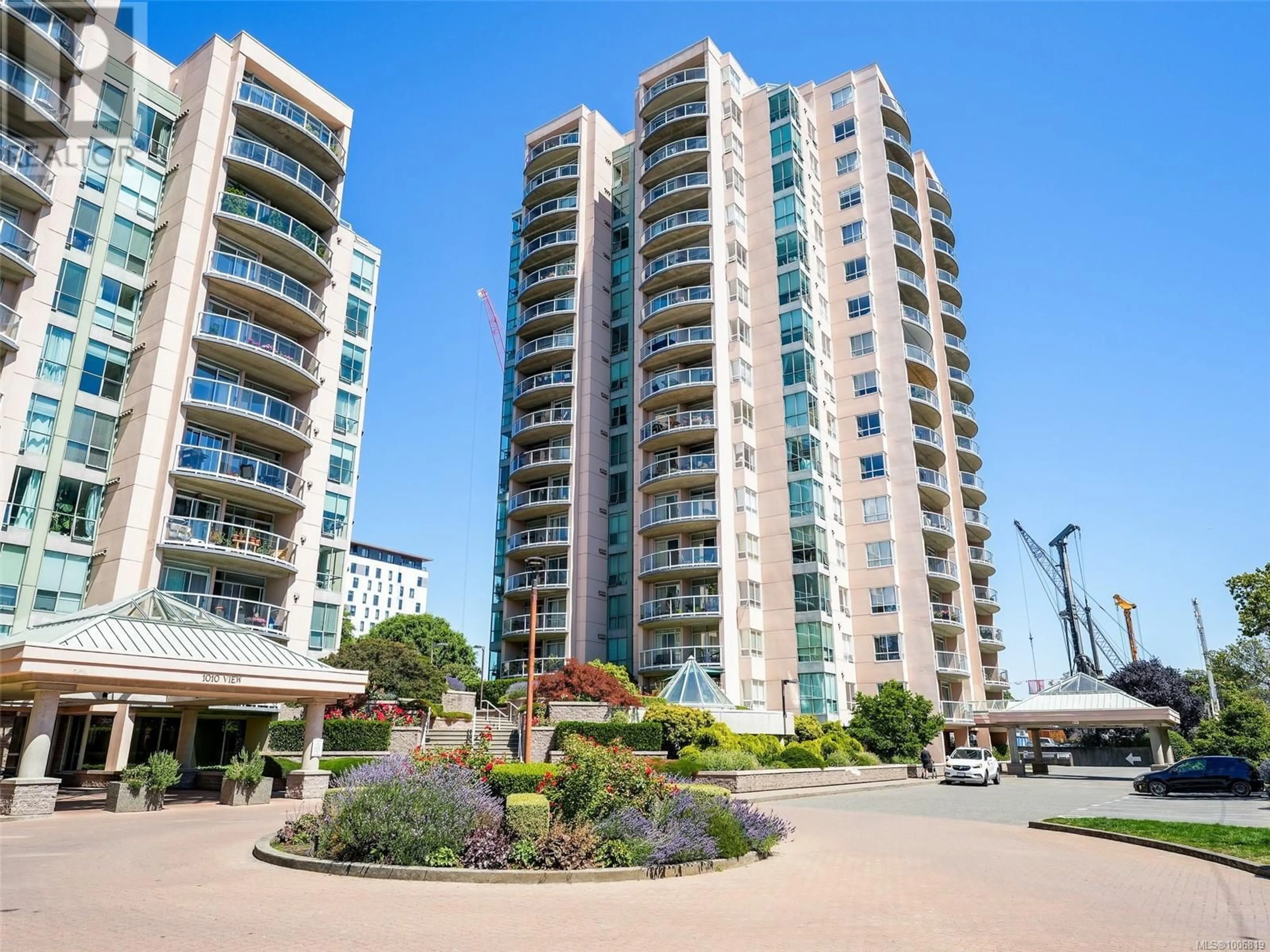 A pic from outside/outdoor area/front of a property/back of a property/a pic from drone, unknown for 903 - 1020 VIEW STREET, Victoria British Columbia V8V4Y4