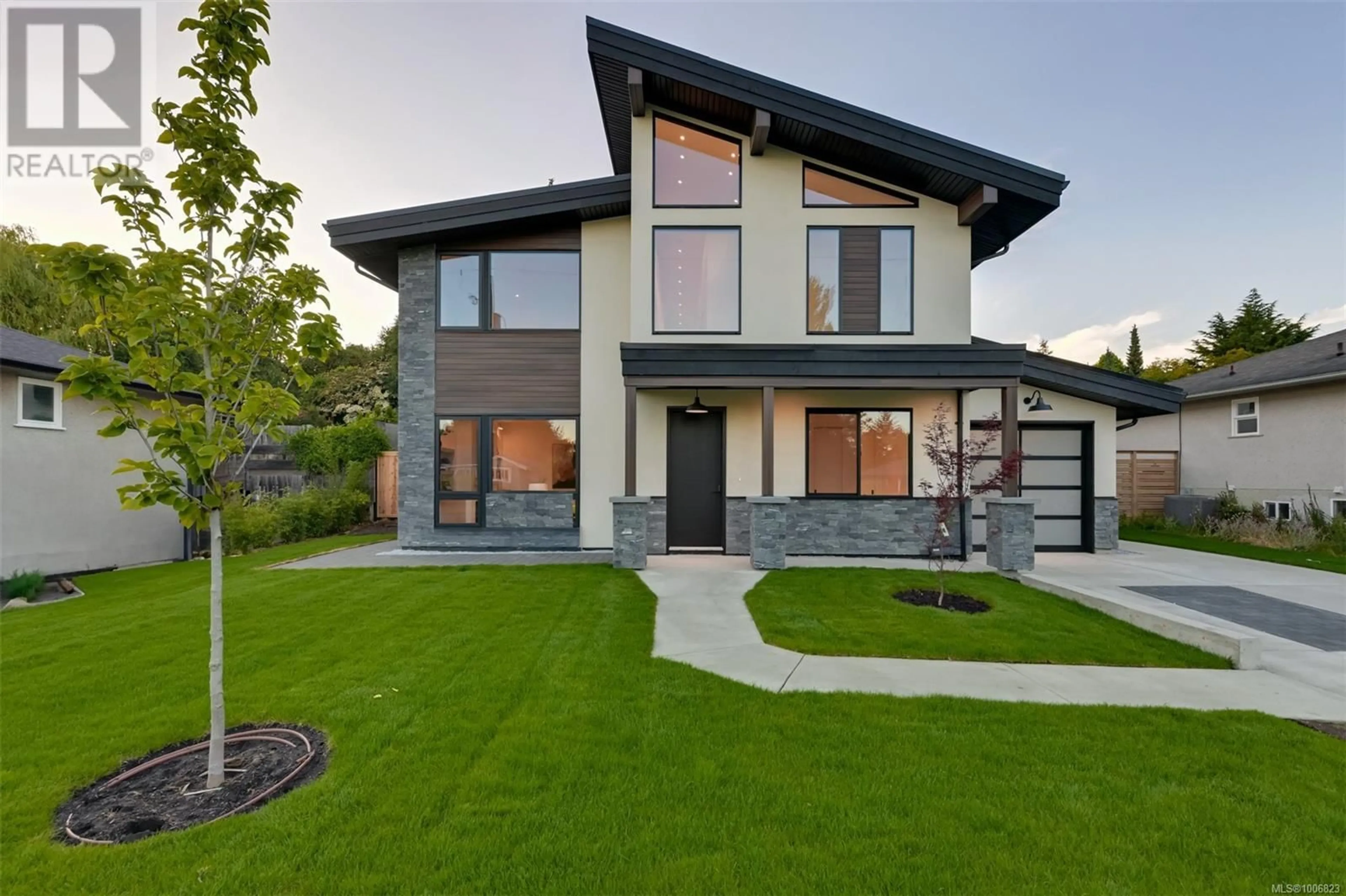 Home with brick exterior material, street for 1624 WARREN GARDENS, Victoria British Columbia V8S1T1