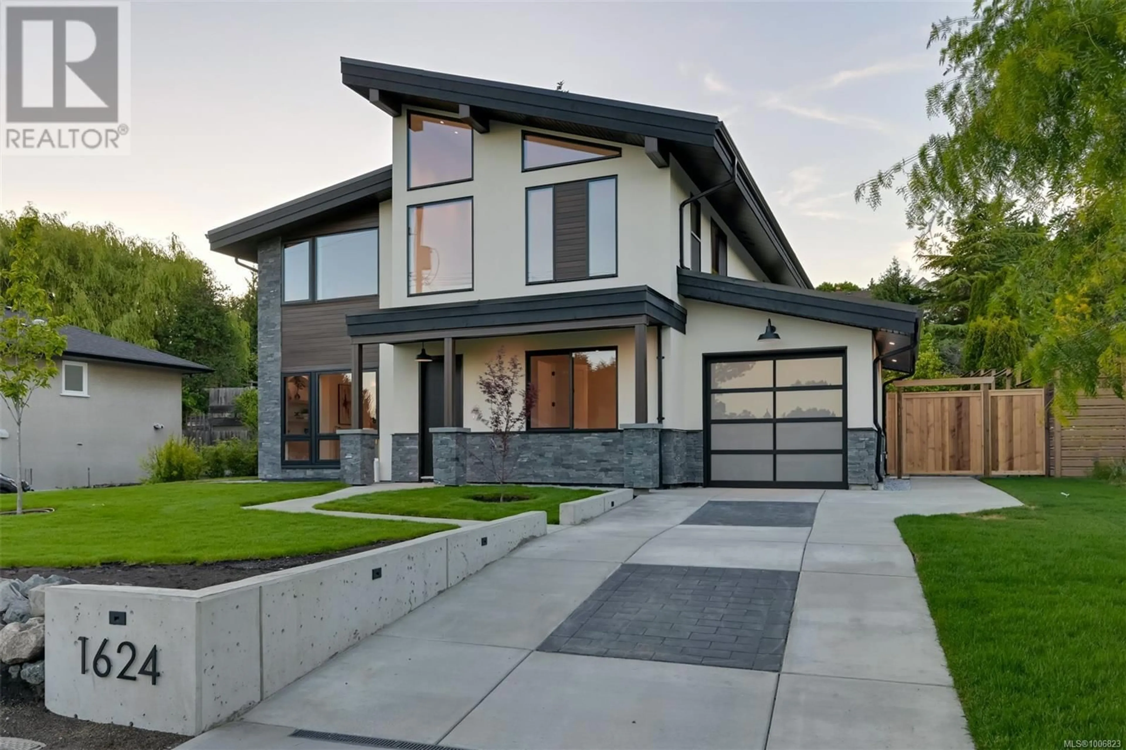 Home with brick exterior material, street for 1624 WARREN GARDENS, Victoria British Columbia V8S1T1
